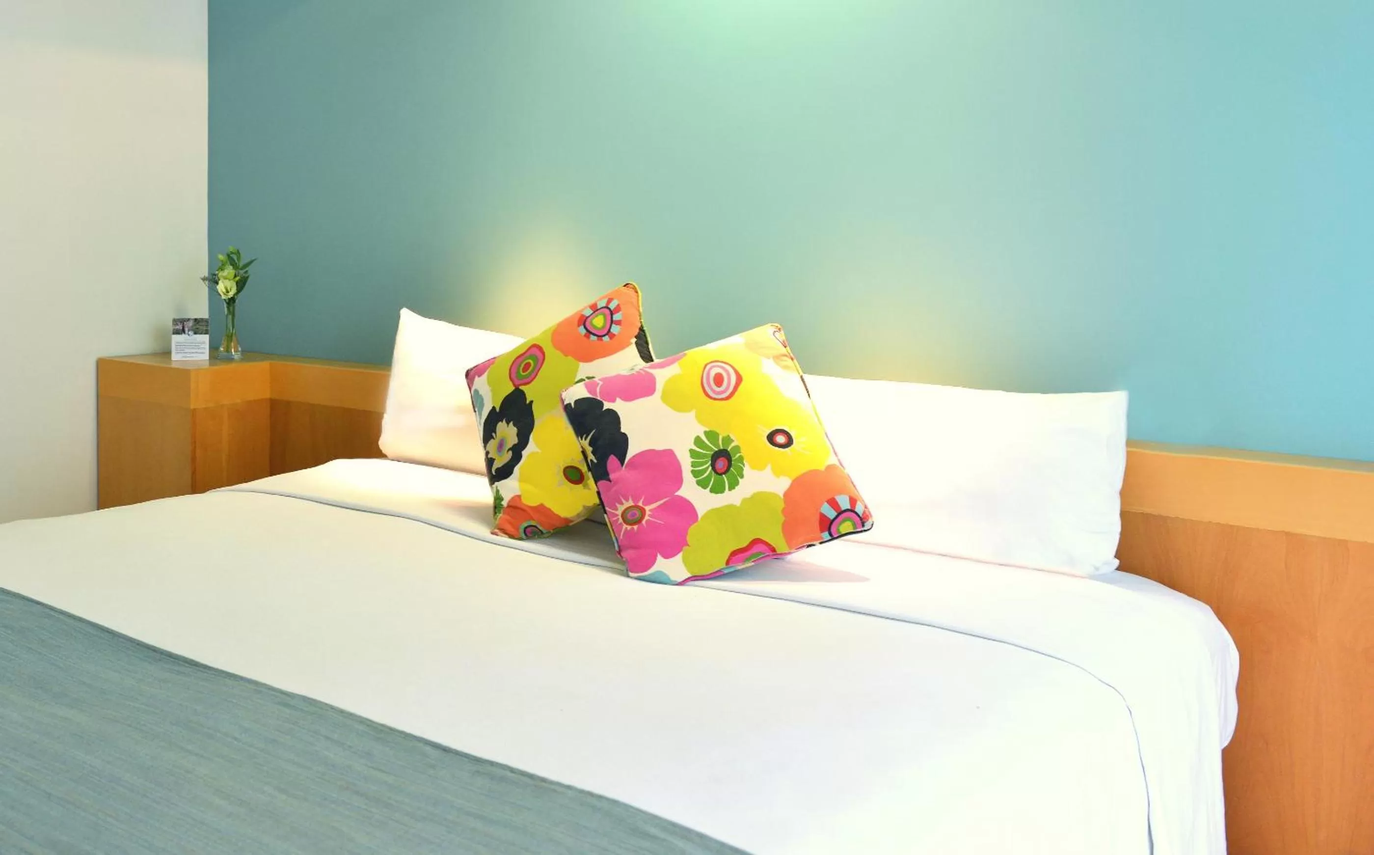 Bed in Rochester Hotel M