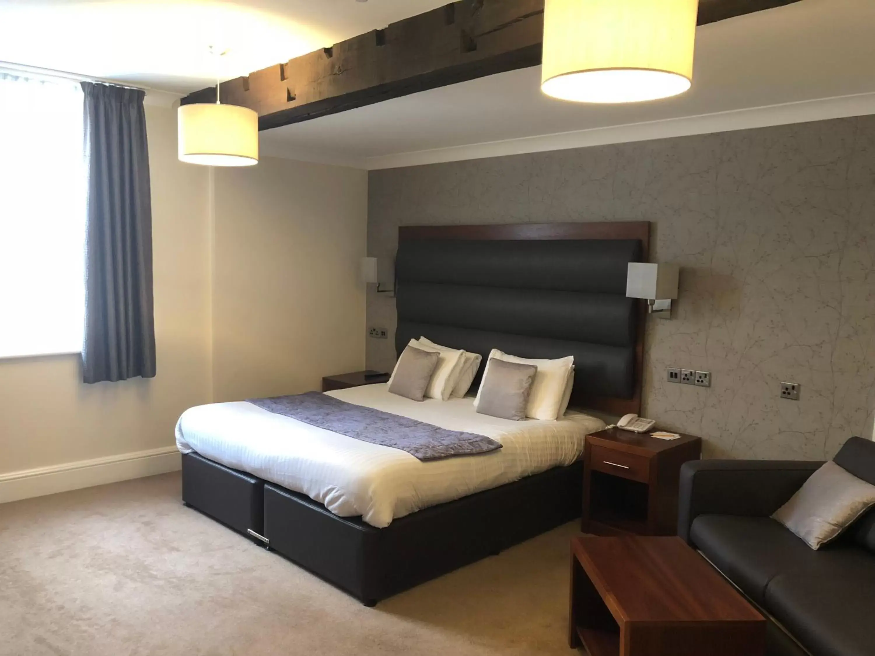 Bedroom, Bed in Lion Hotel