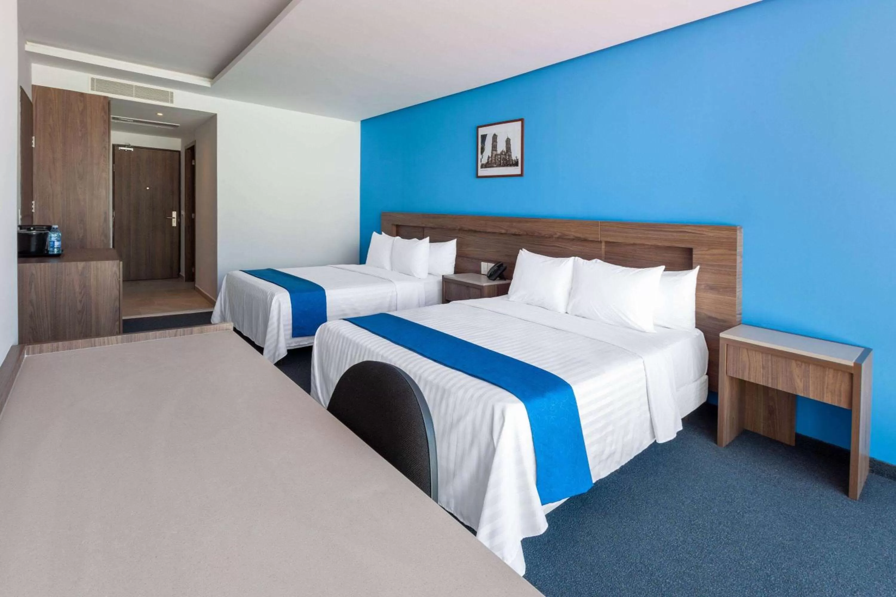 Photo of the whole room, Bed in Wyndham Puebla Angelopolis