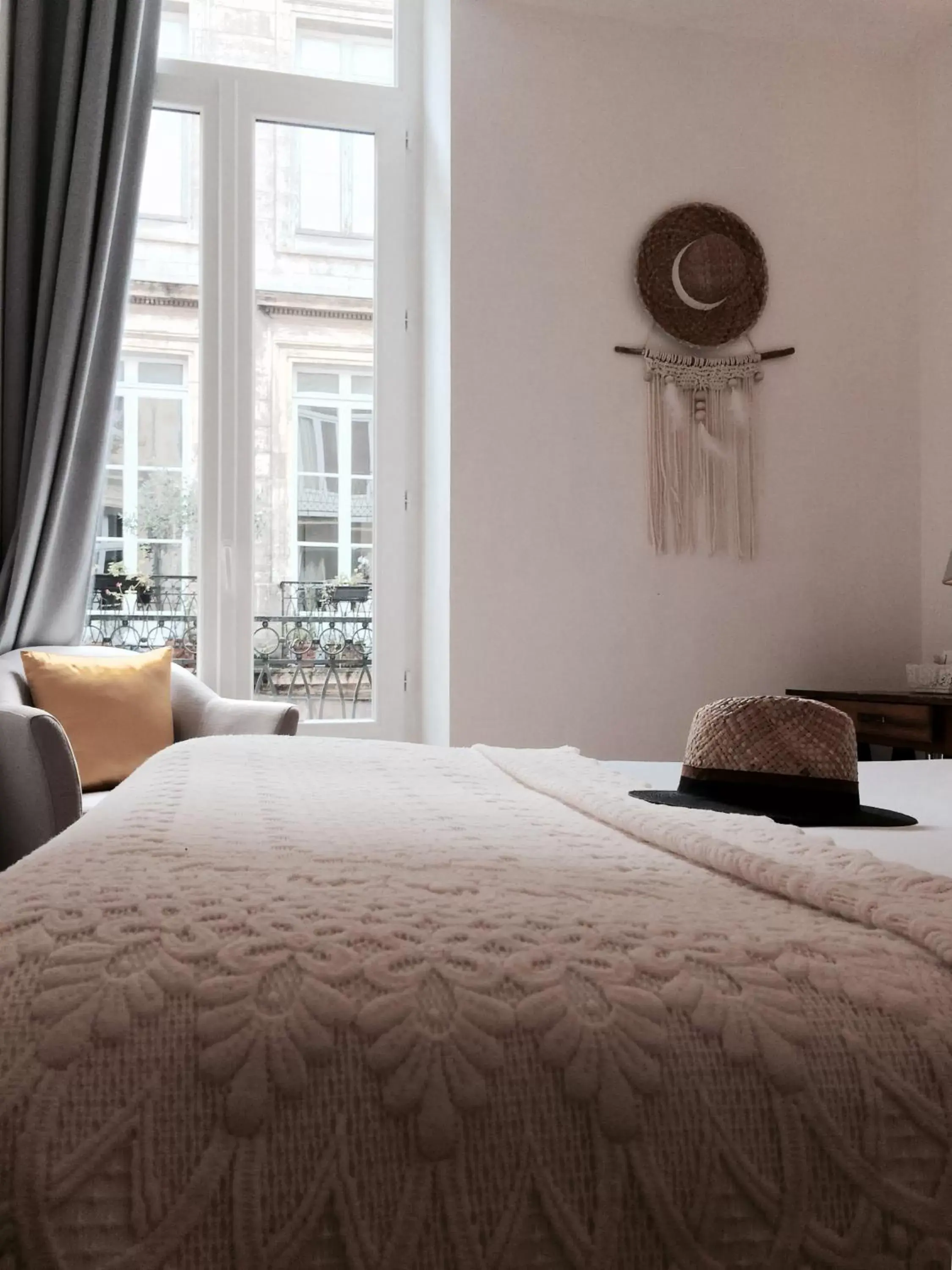 Photo of the whole room, Bed in Maison du Lierre Bordeaux Centre ville