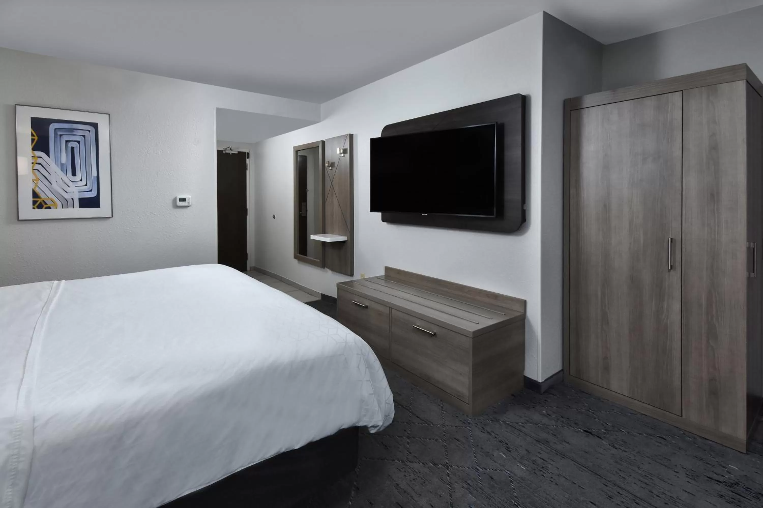 Photo of the whole room, Bed in Holiday Inn Express Richmond I-64 Short Pump Area by IHG