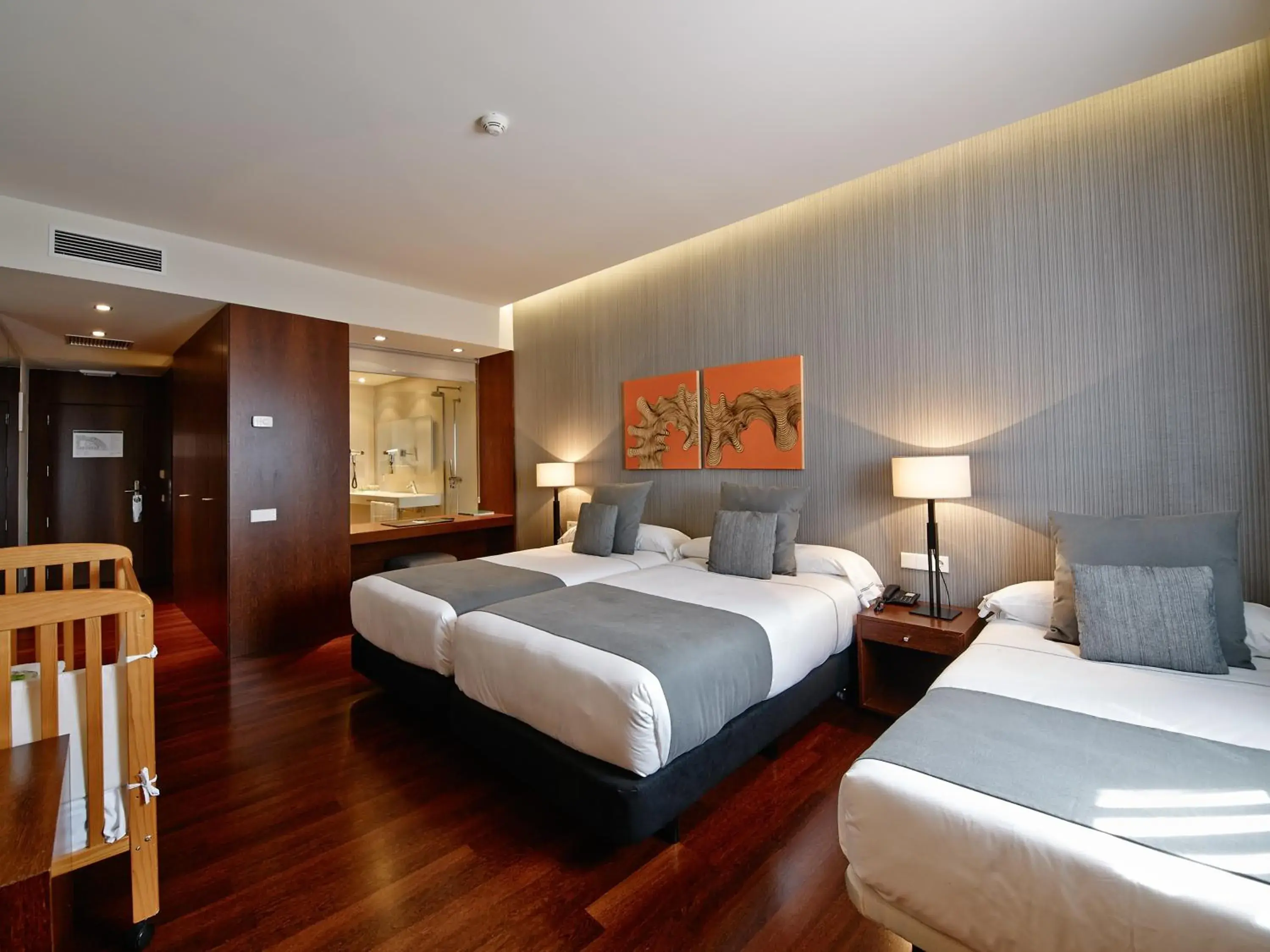 Photo of the whole room, Bed in Hotel Carris Marineda