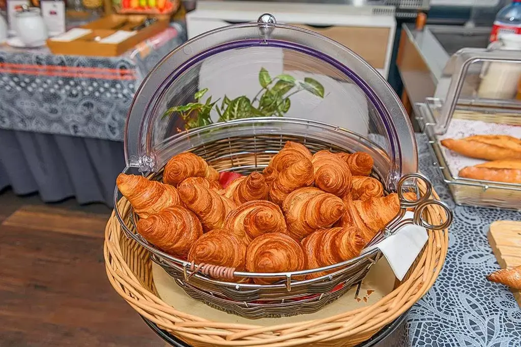 Breakfast in Hotel des Alpes Bulle center