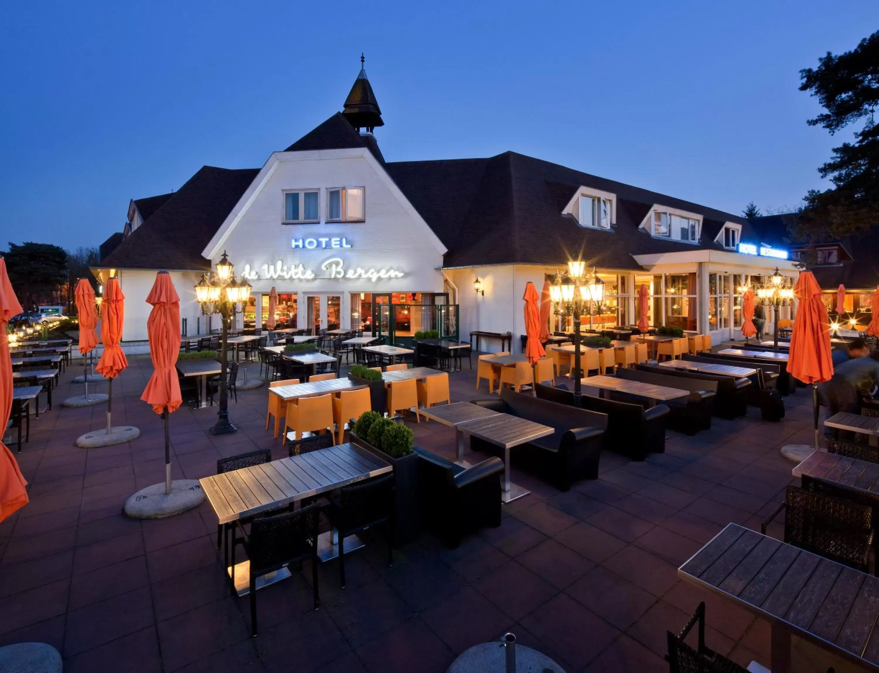 Facade/entrance, Restaurant/Places to Eat in Van der Valk Hotel Hilversum/ De Witte Bergen