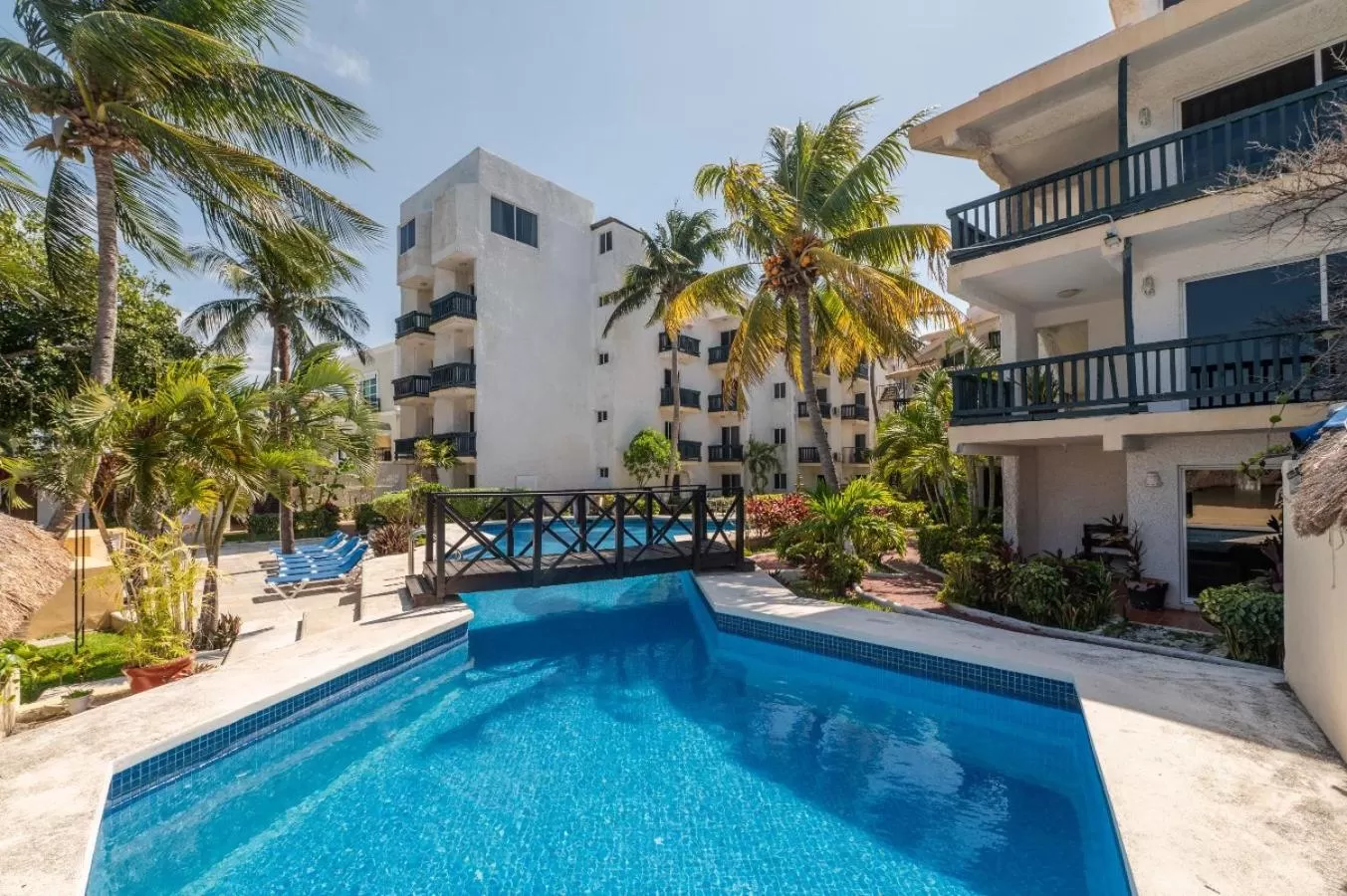 Property building in Hotel Imperial Laguna Faranda Cancún