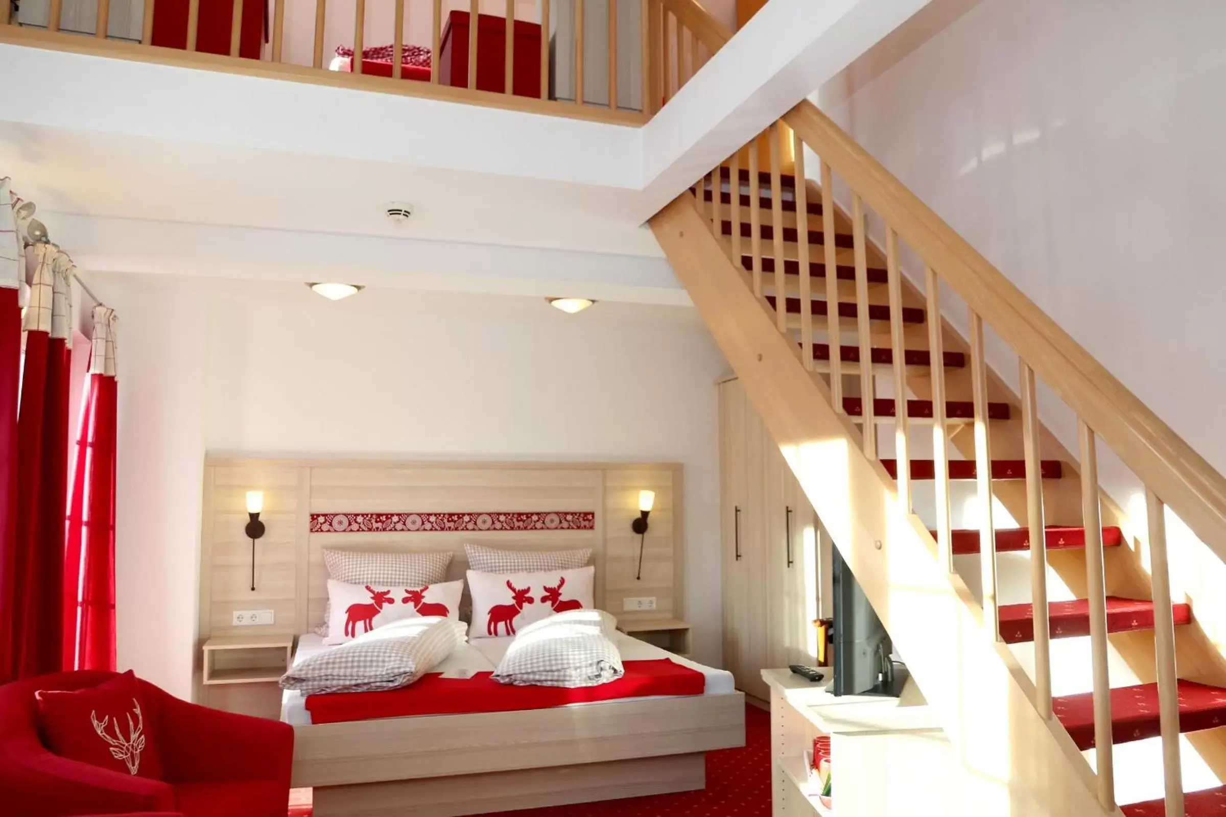 Maisonette Familiy Room (2-4 Adults) - Sleep Well Comfort Plus in Hotel Garni Dorfkammer Maisonette Familiy Room (2-4 Adults) - Sleep Well Comfort Plus in Hotel Garni Dorfkammer