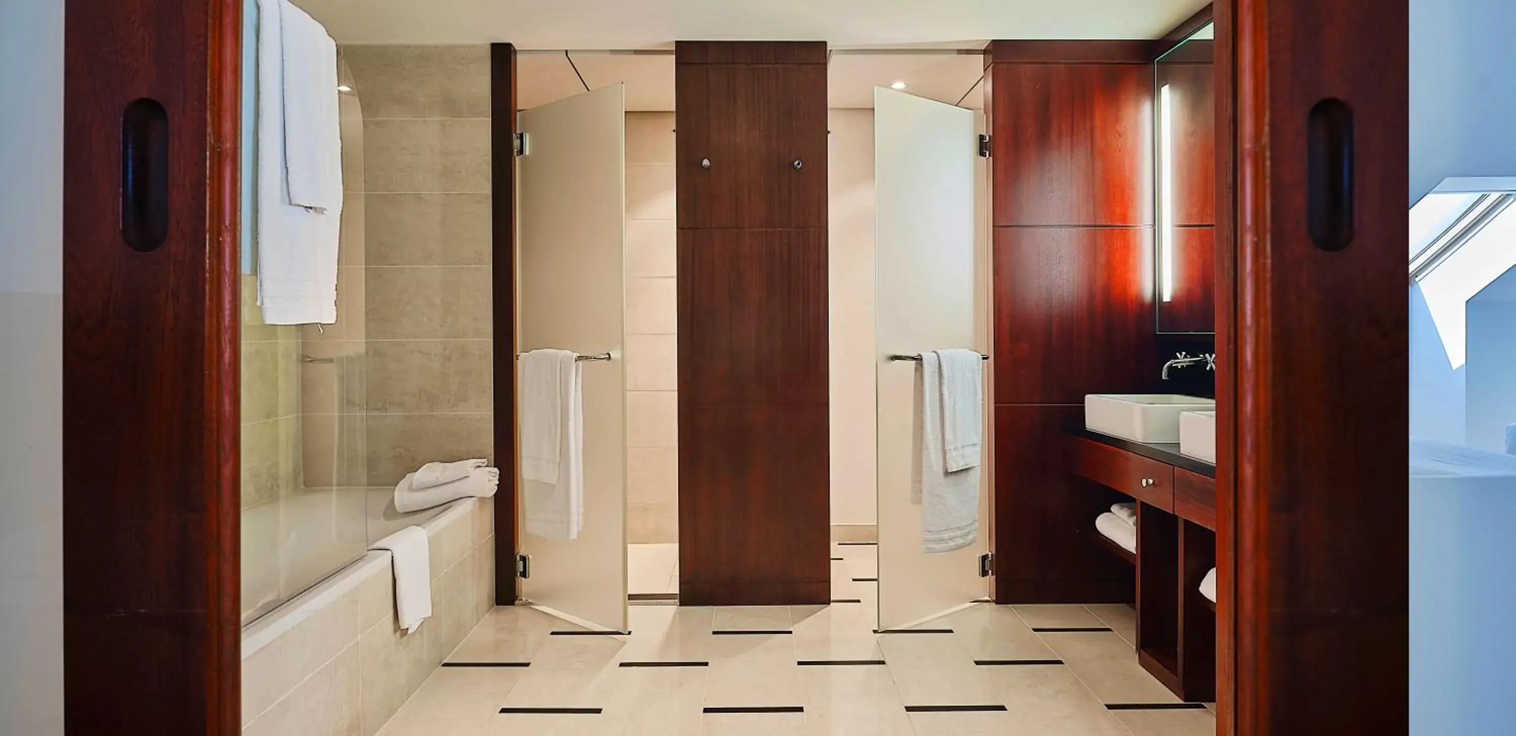 Bathroom in Hotel Le Mauritia