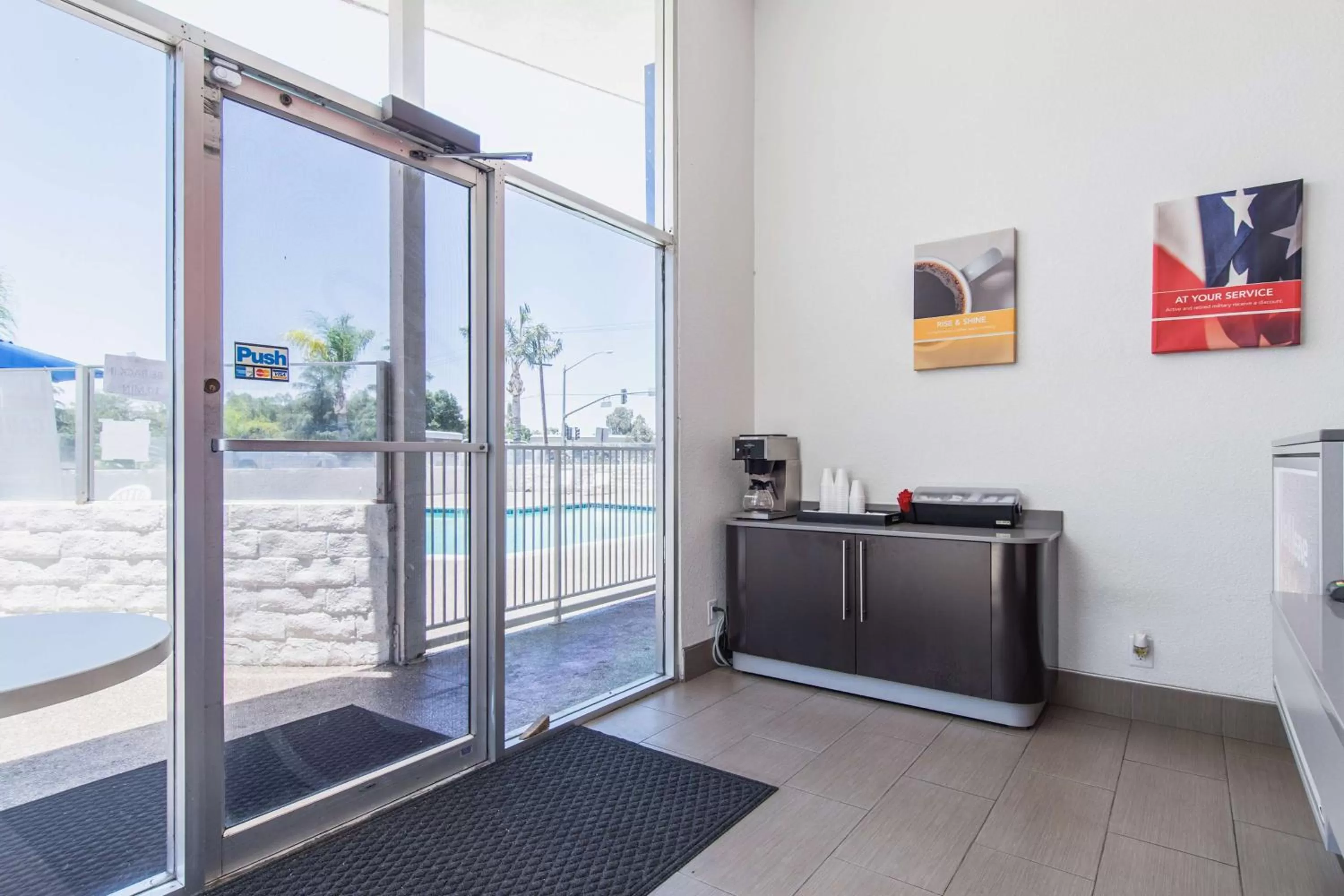 Coffee/tea facilities in Motel 6 Bakersfield