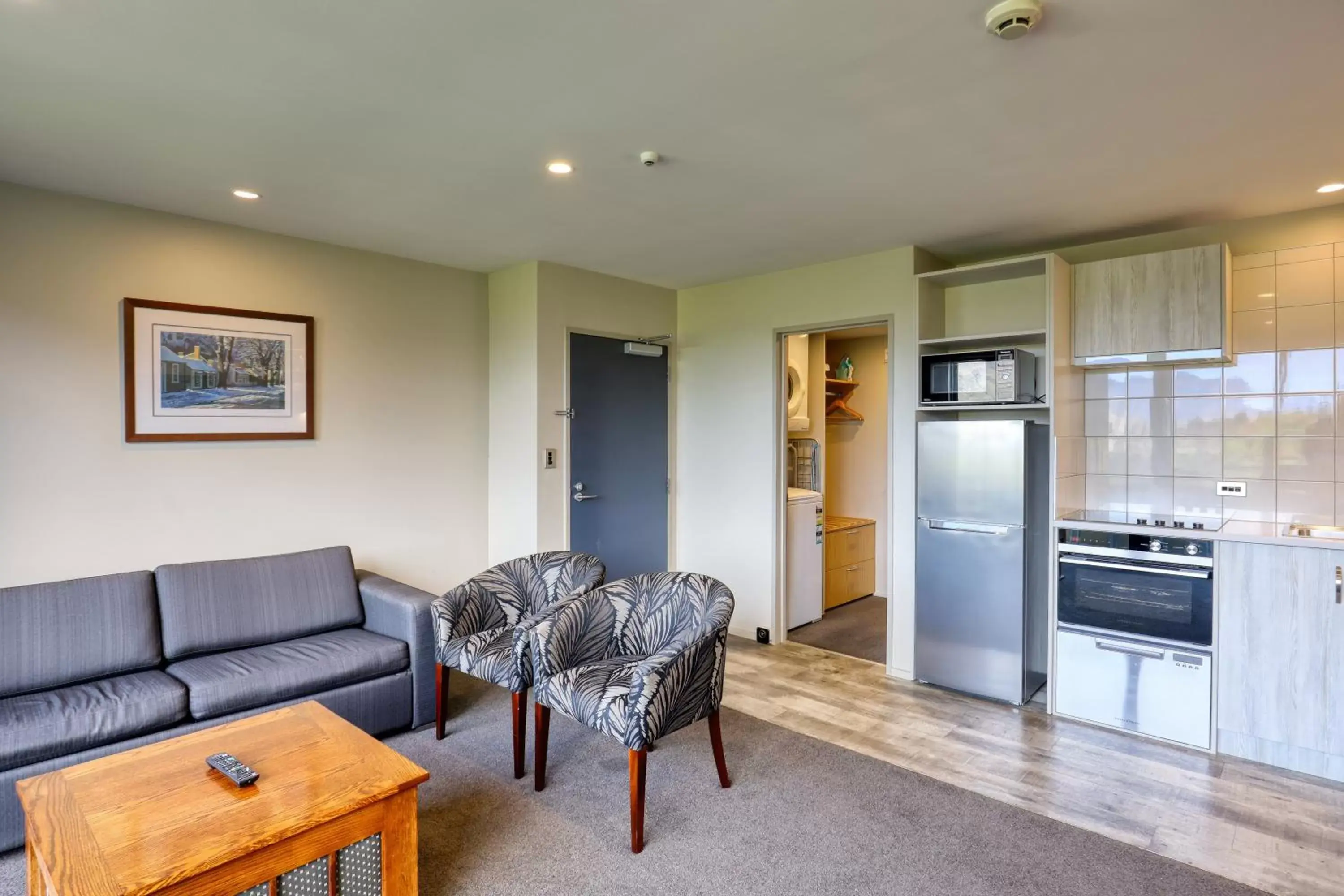 Living room, Seating Area in Garden Court Suites & Apartments