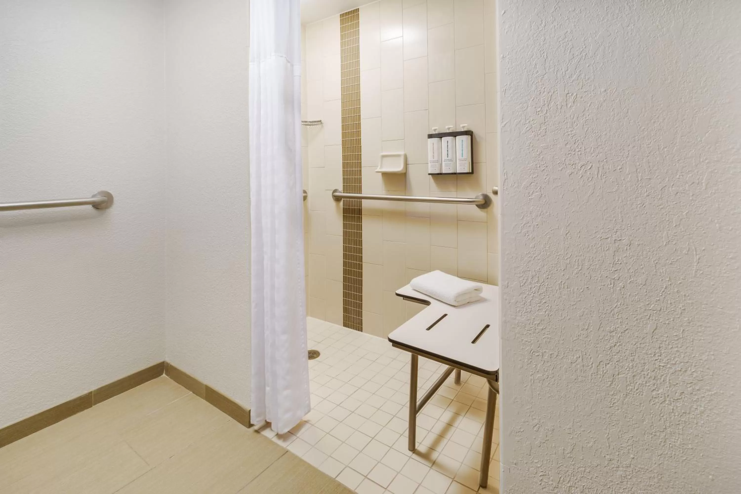 Shower in Hyatt Place Orlando / I-Drive / Convention Center