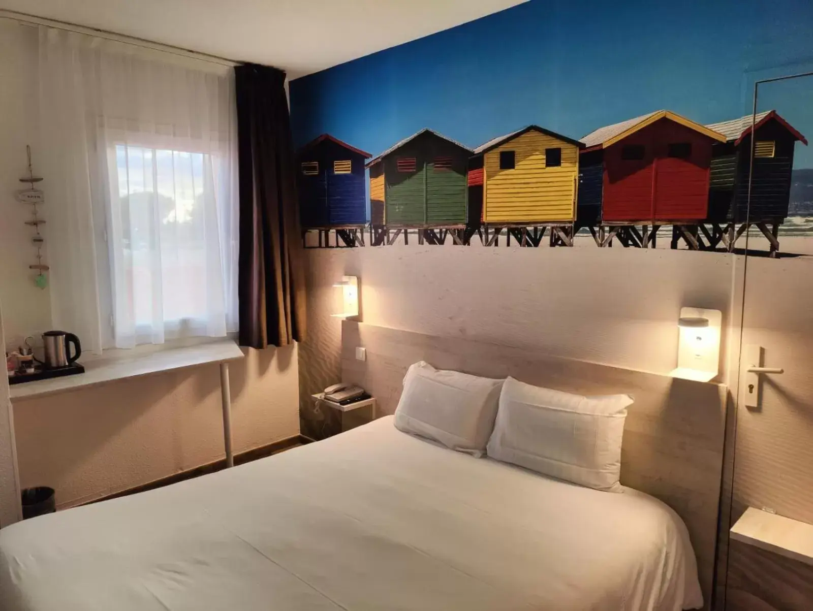 Bedroom, Bed in The Originals City, Hôtel L'Hippocampe, Sète Balaruc-le-Vieux