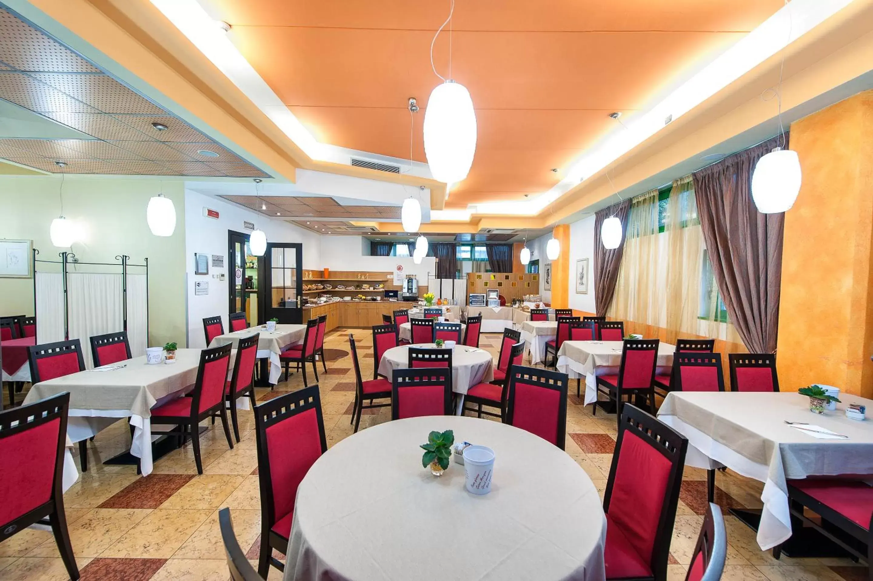 Business facilities, Restaurant/Places to Eat in West Point Airport Hotel