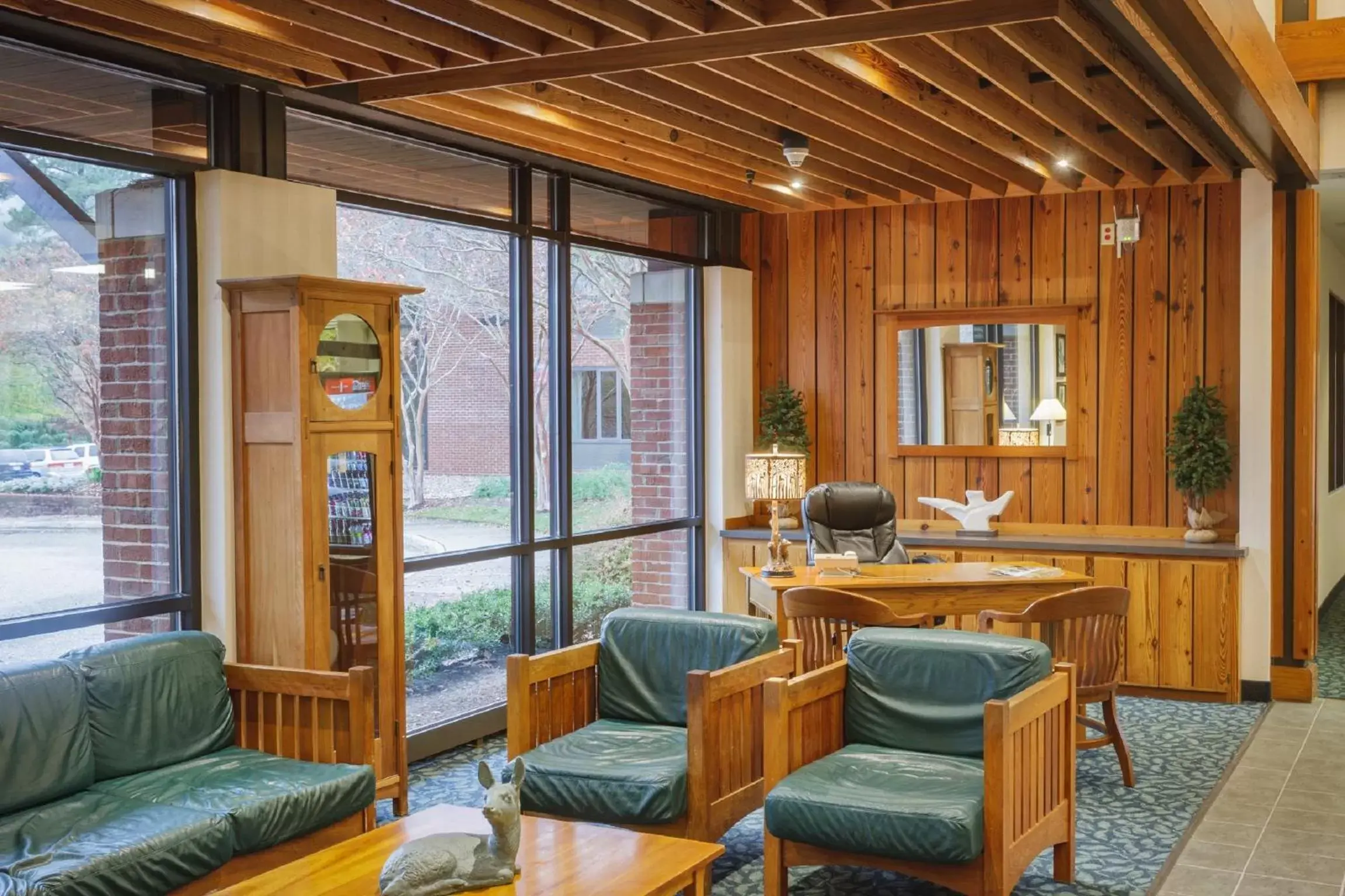 Lobby or reception in Williamsburg Woodlands Hotel & Suites