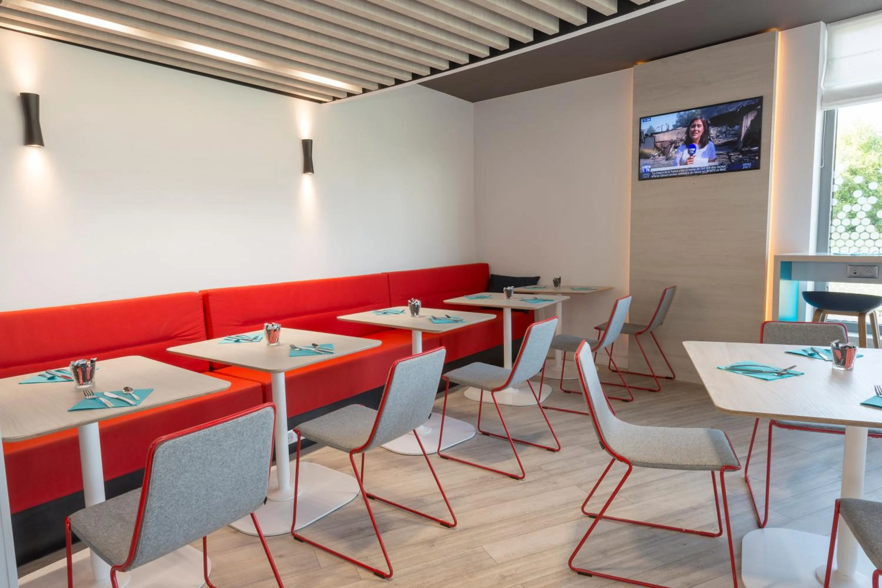 Breakfast in Holiday Inn Express Paris - Velizy by IHG