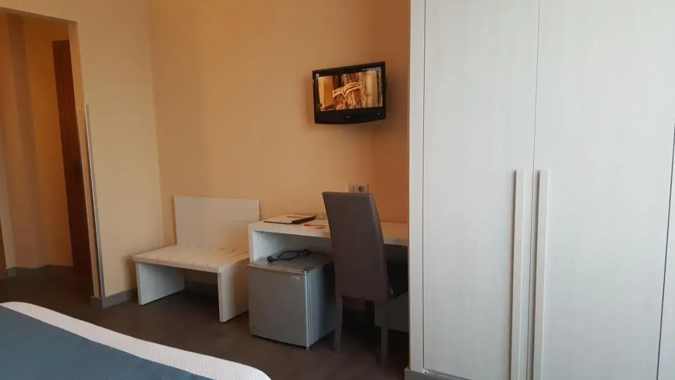 TV/Entertainment Center in Park Hotel