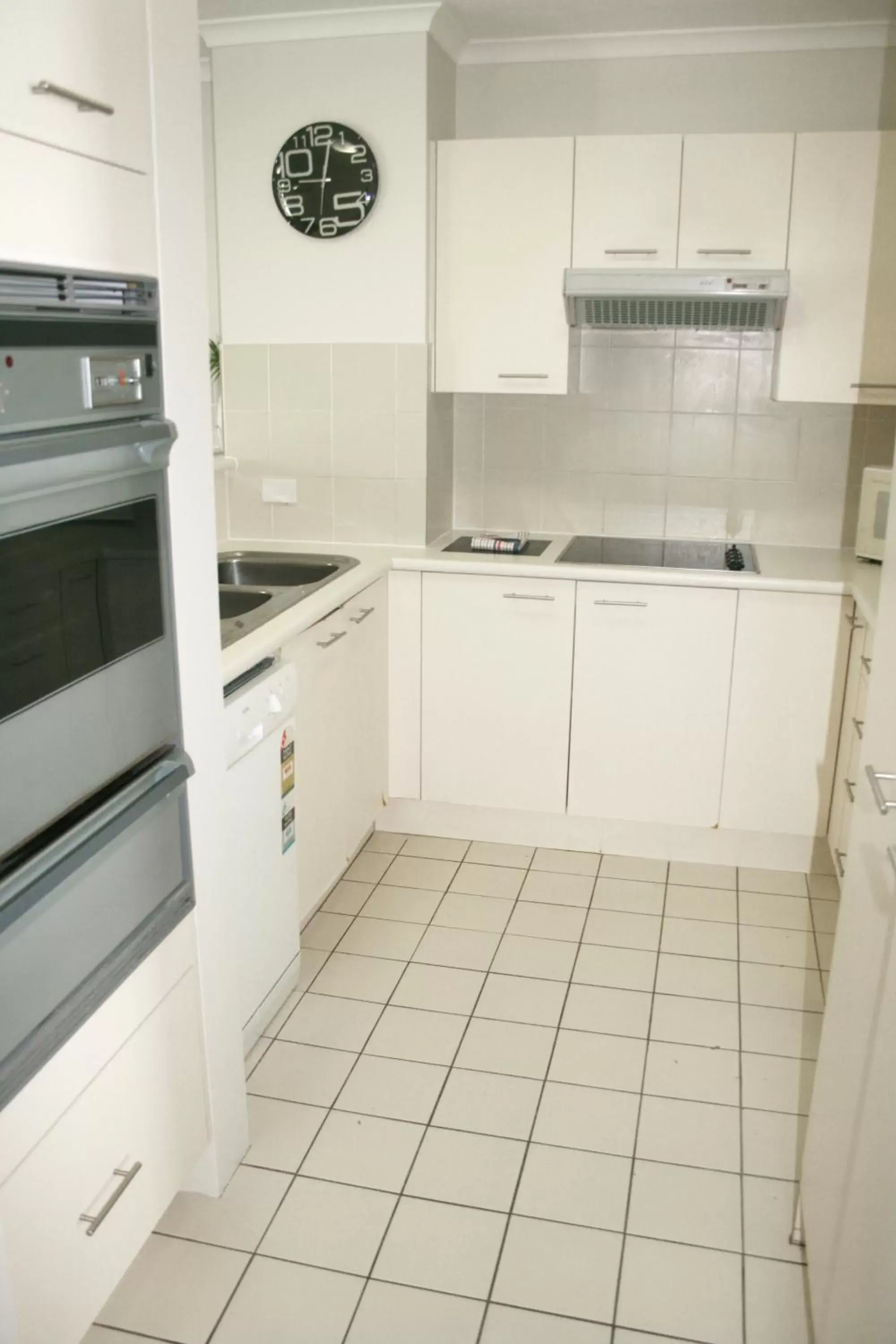 Kitchen or kitchenette, Kitchen/Kitchenette in The Bay Apartments Coolangatta