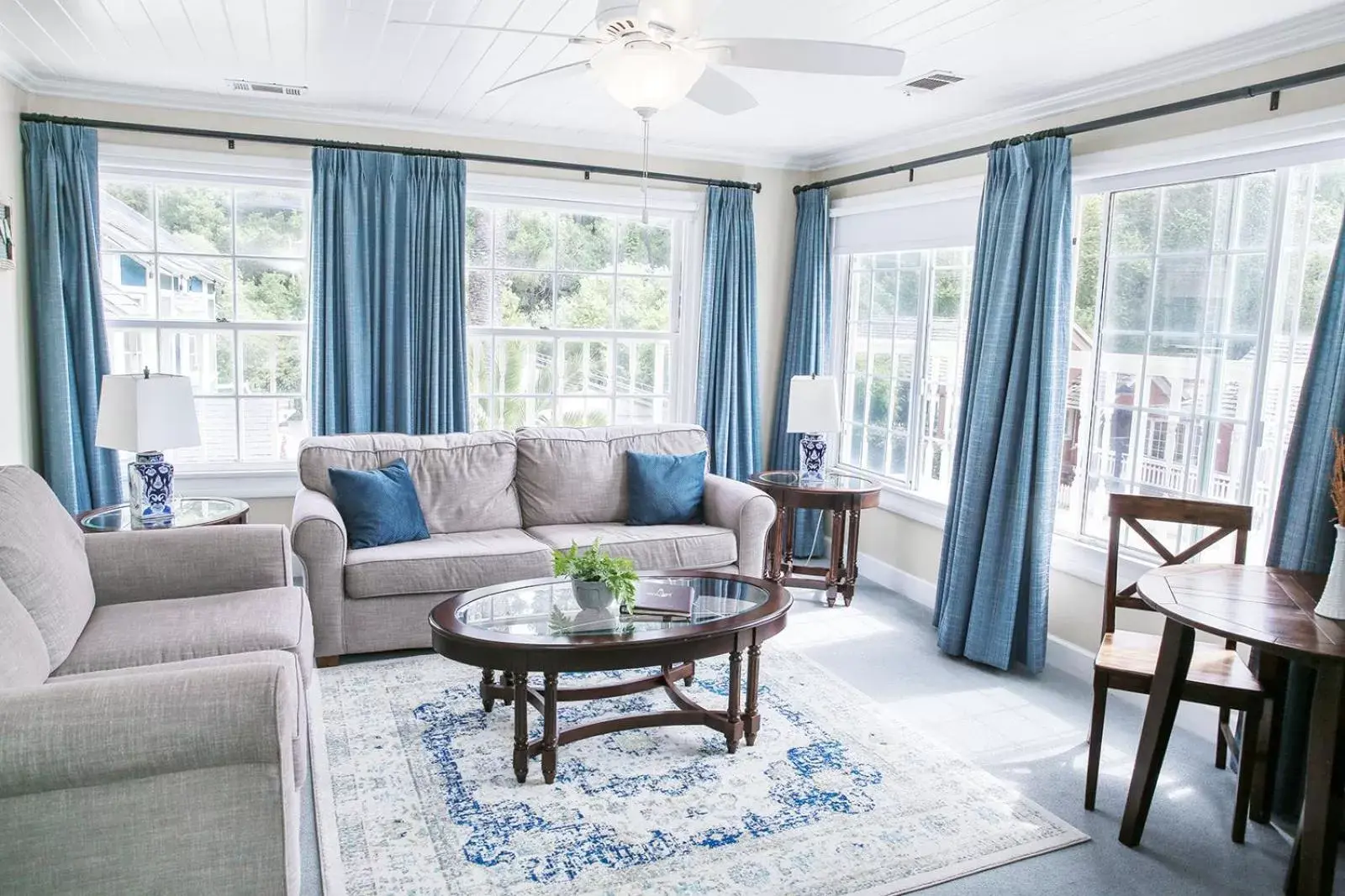 Living room, Seating Area in The Rigdon House