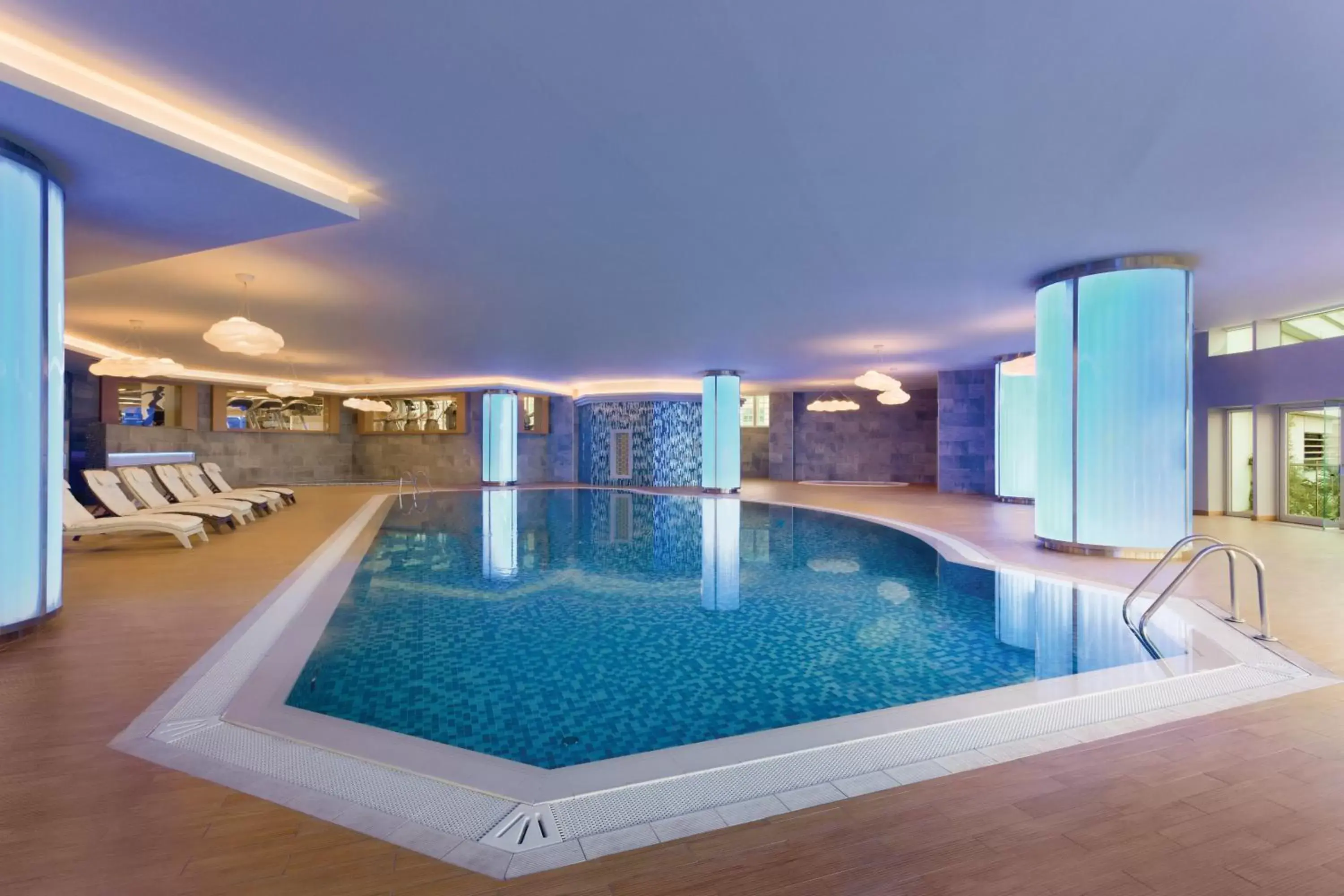 Swimming pool, Property Building in Wyndham Grand Istanbul Europe