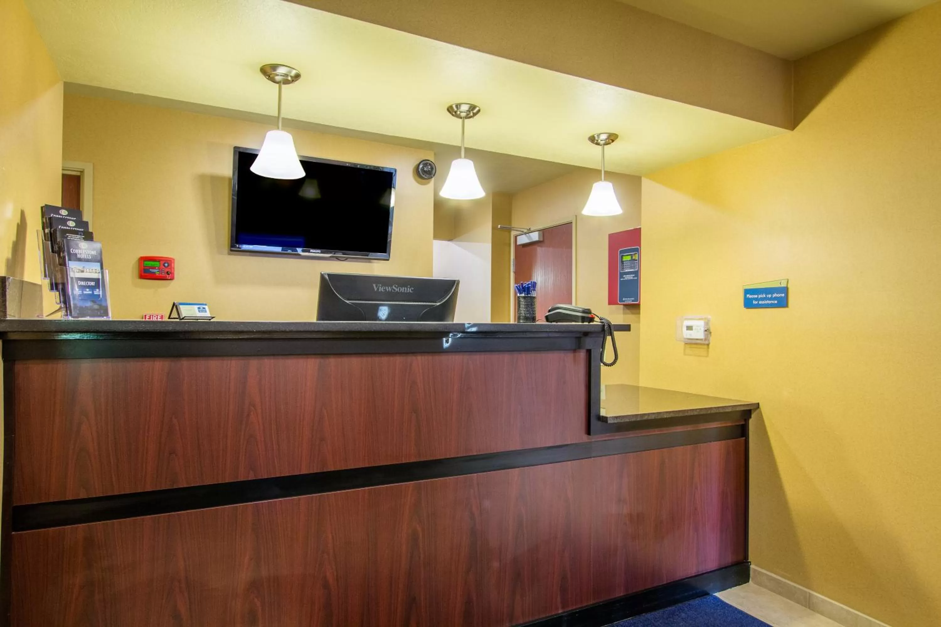 Lobby or reception in Cobblestone Inn & Suites - Corry