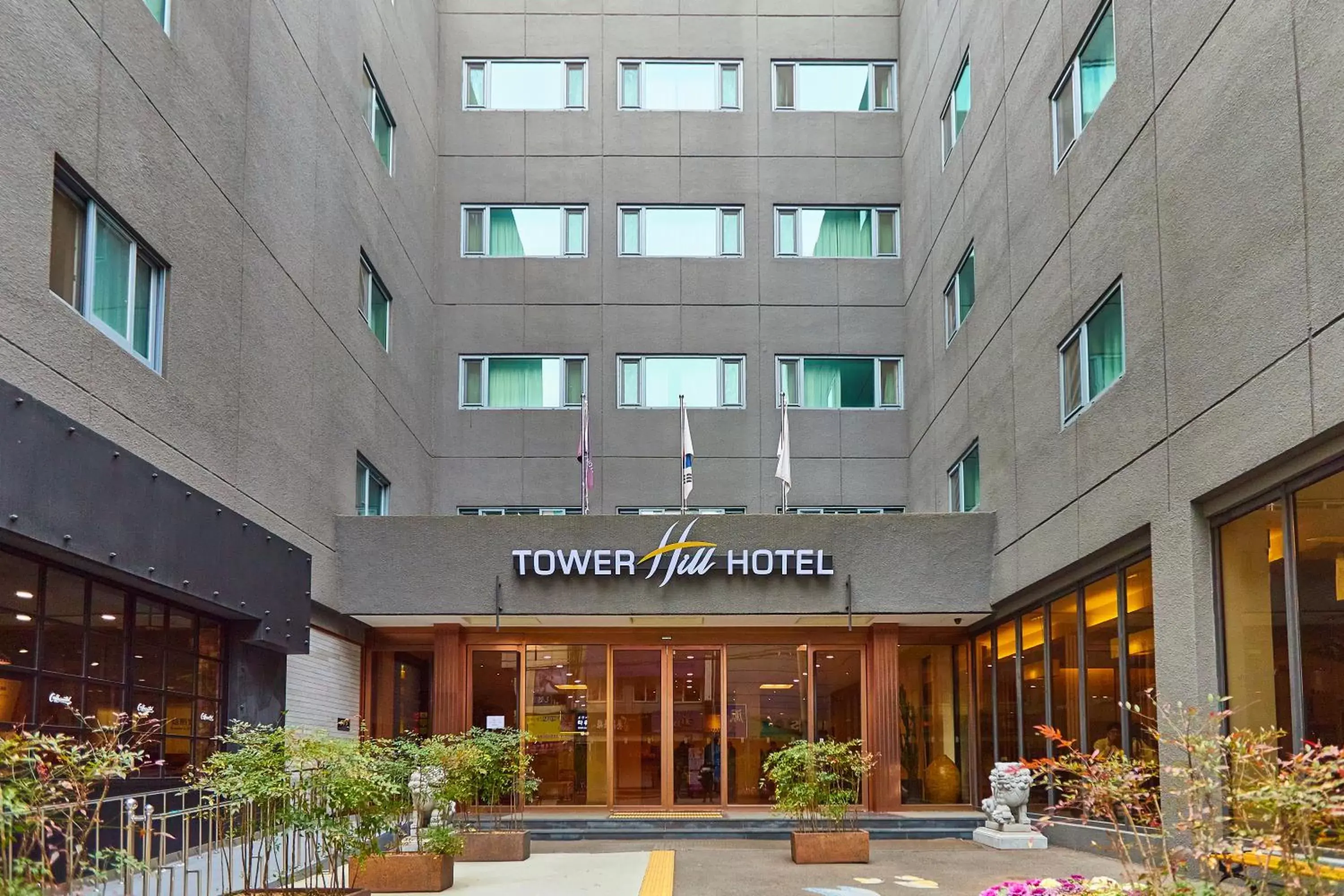 Facade/entrance in Towerhill Hotel