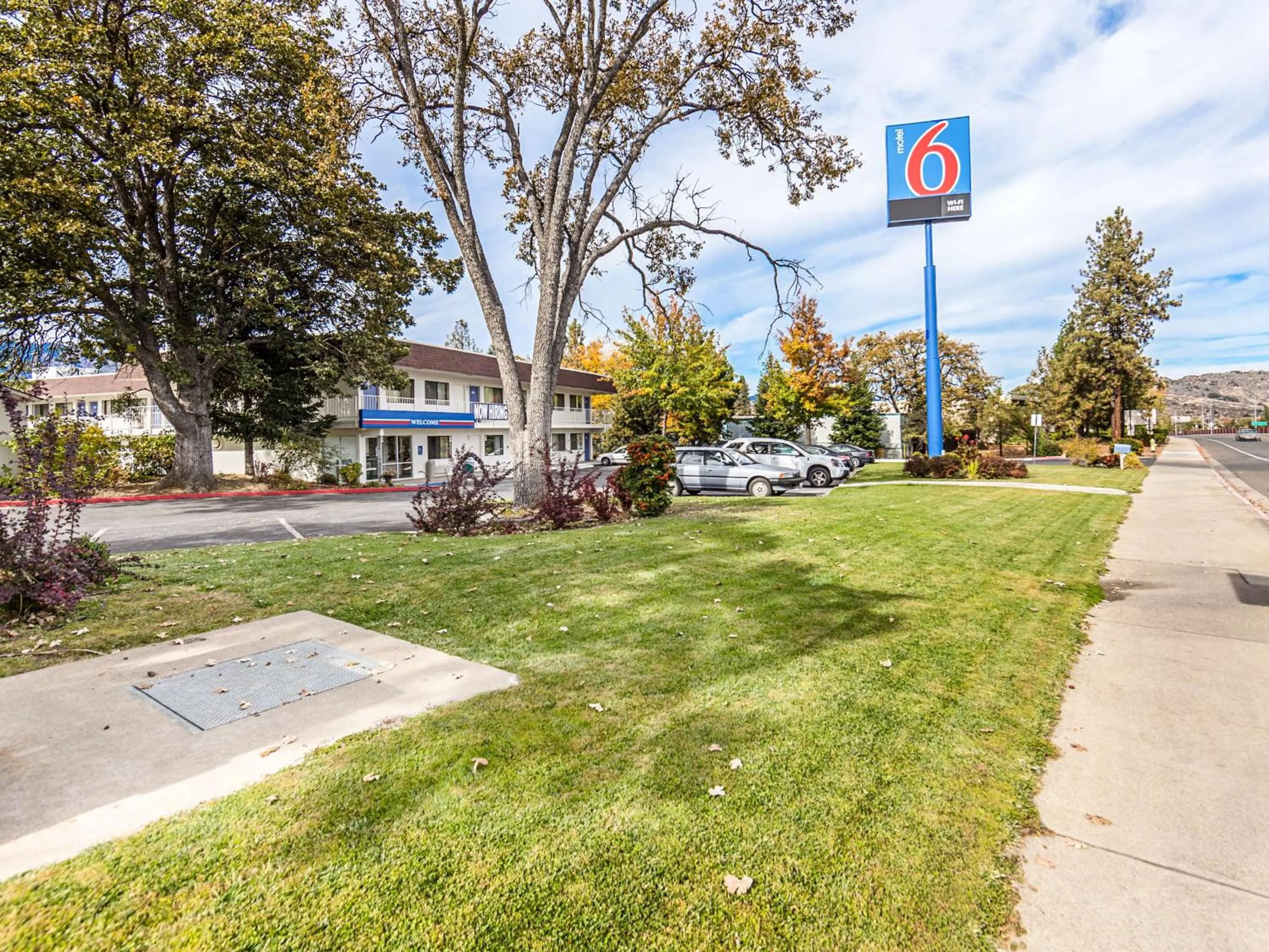 Property building in Motel 6-Yreka, CA