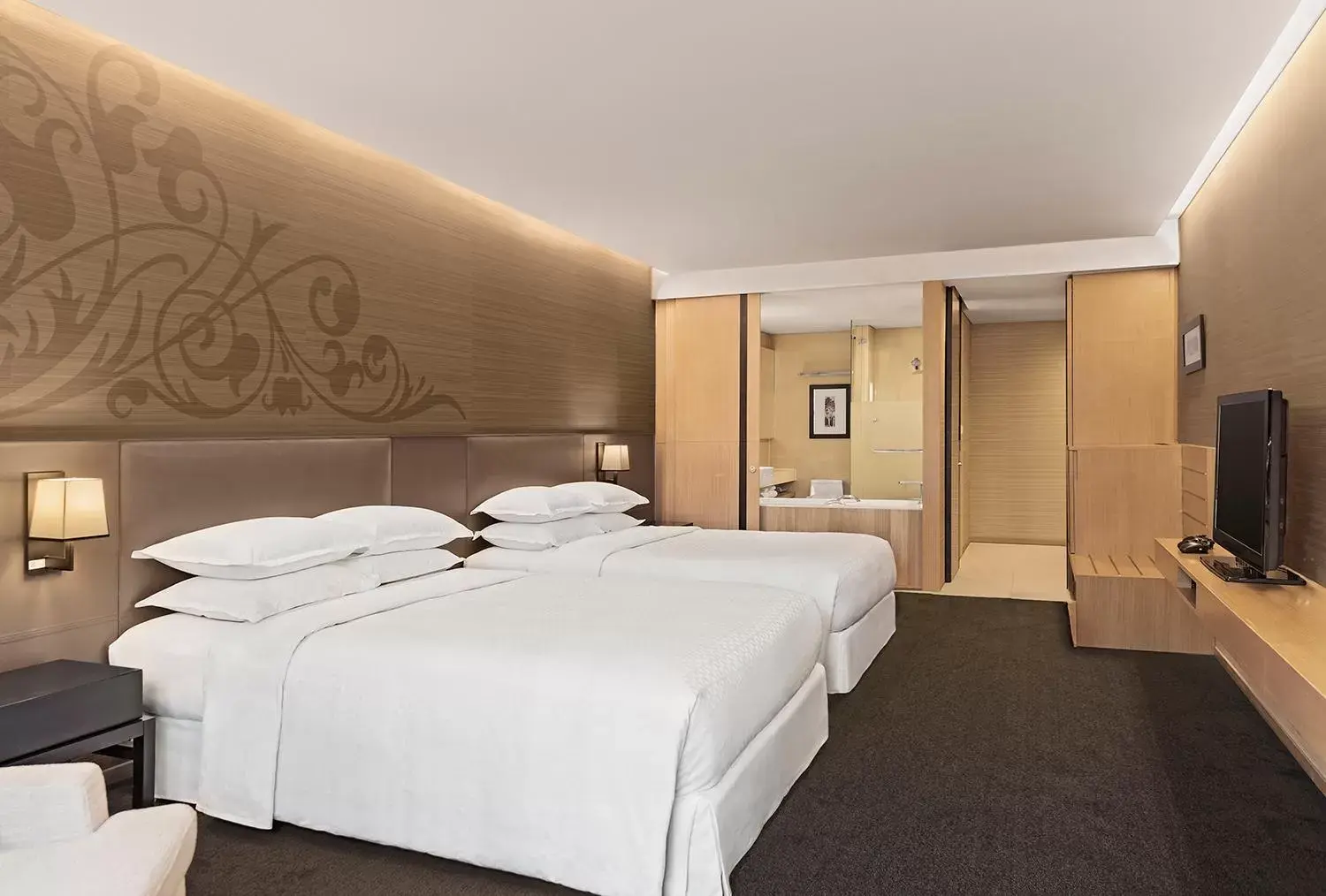 Guests, Bed in Four Points by Sheraton Bangkok, Sukhumvit 15