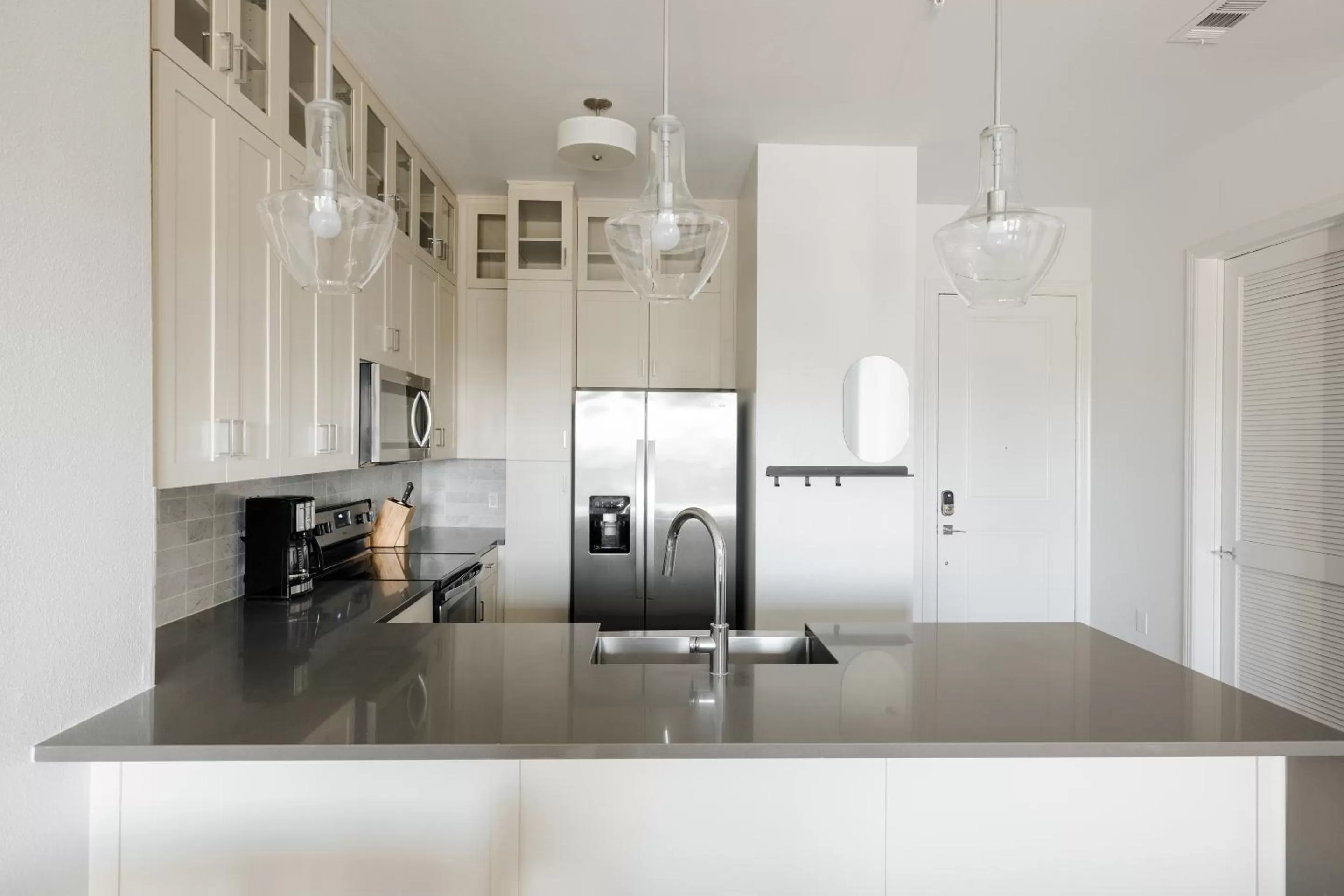 Living room, Bathroom in Sonder The Hampstead