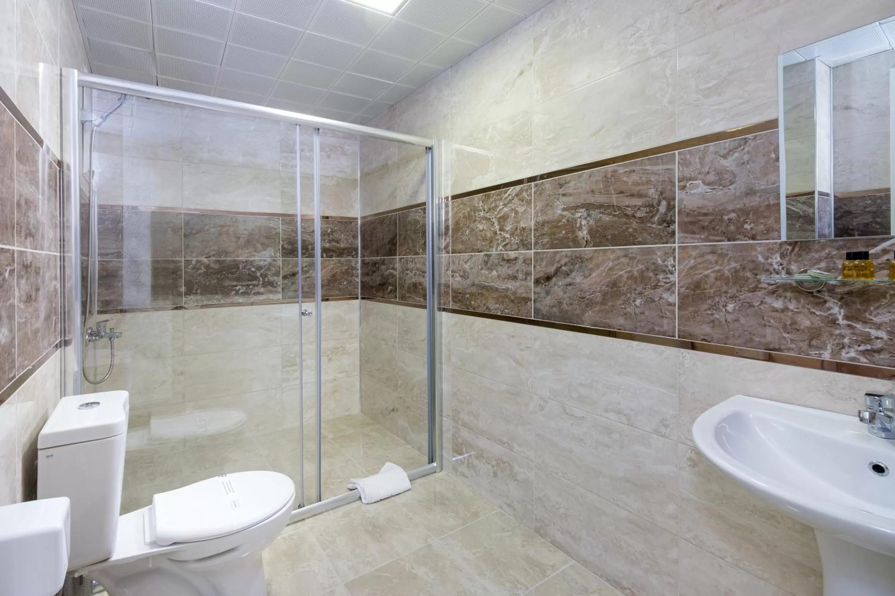 Shower in Grand Gulluk Hotel City Center Antalya