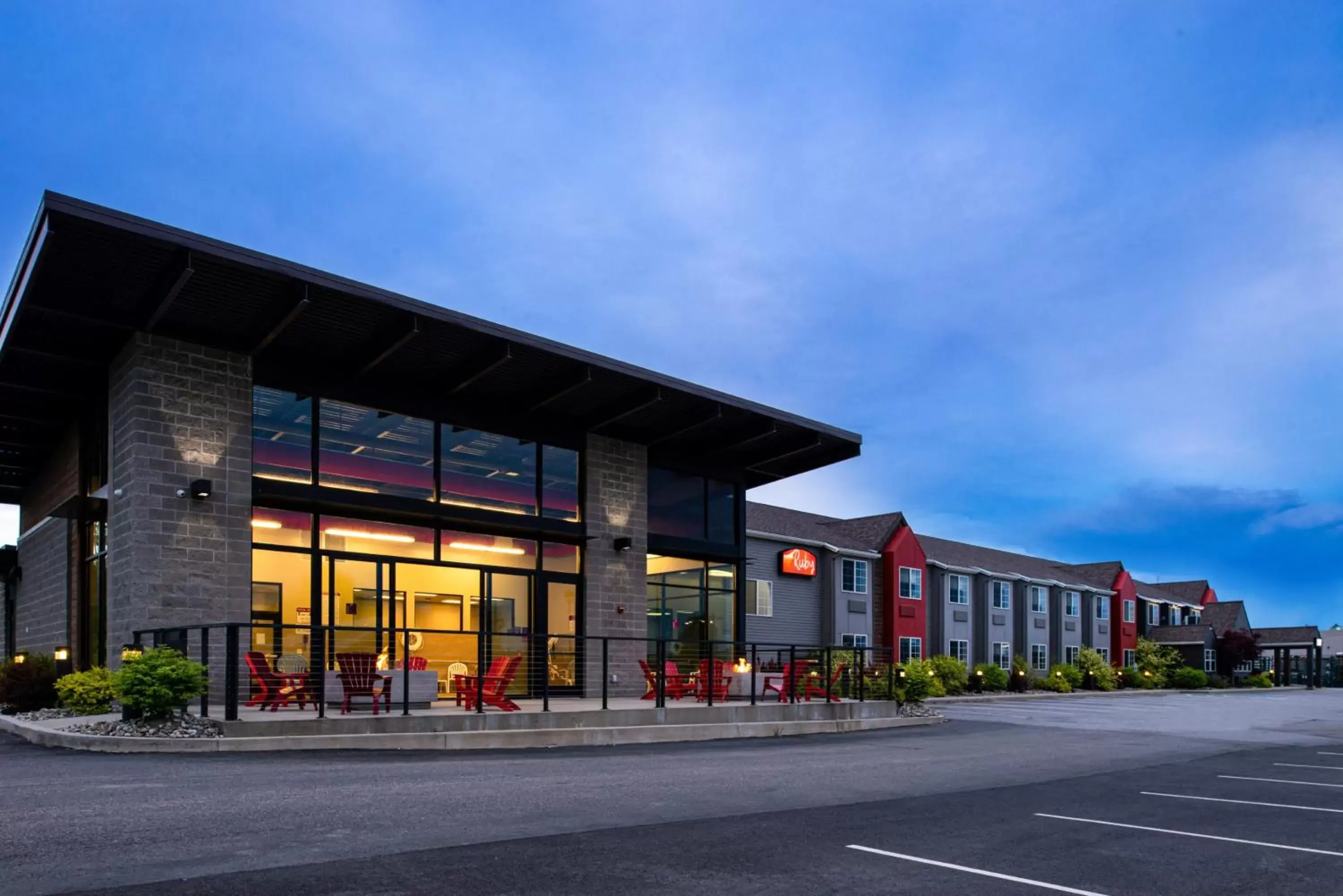 Property building in Hotel Ruby Sandpoint Property building in Hotel Ruby Sandpoint