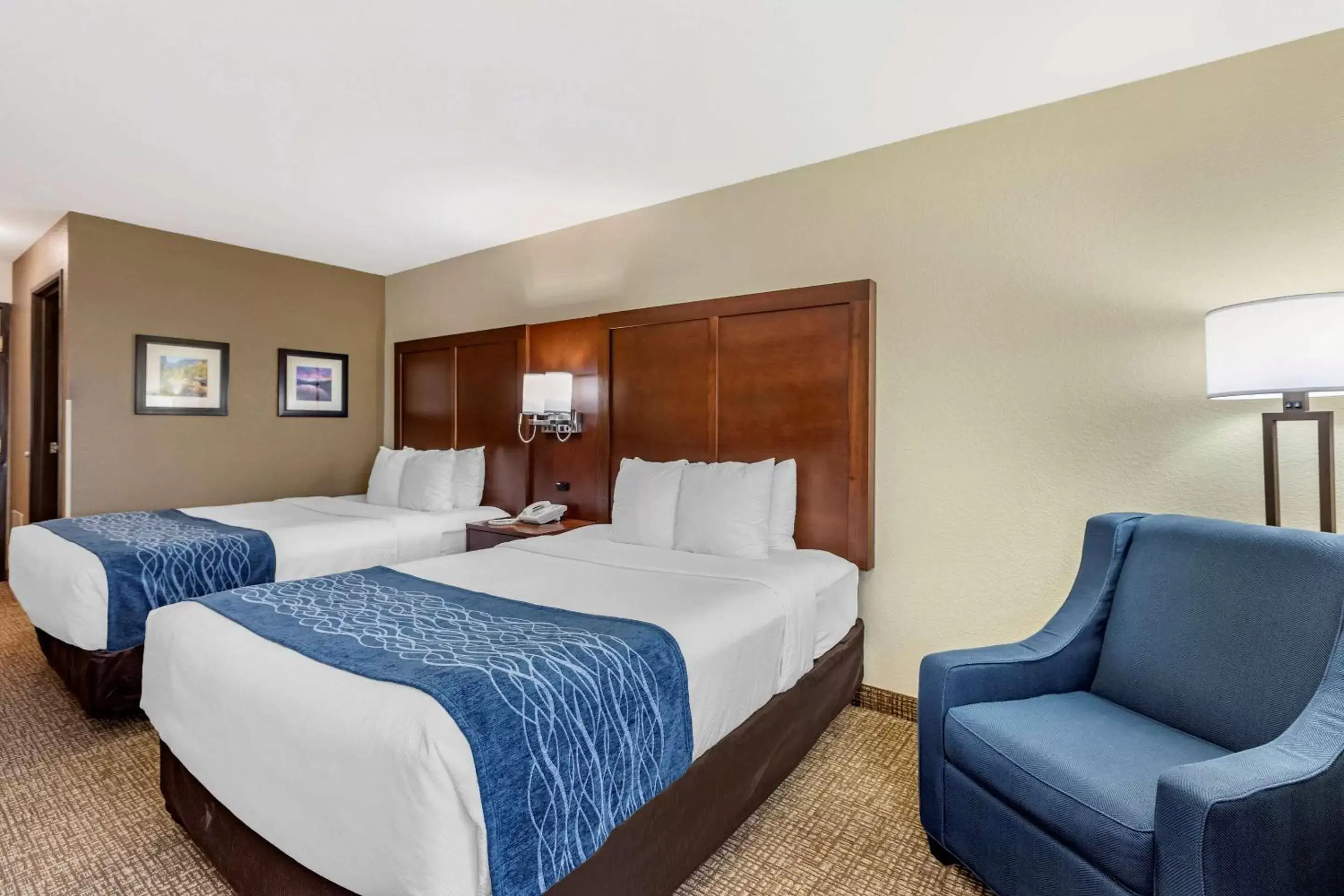 Photo of the whole room, Bed in Comfort Inn & Suites Greeley