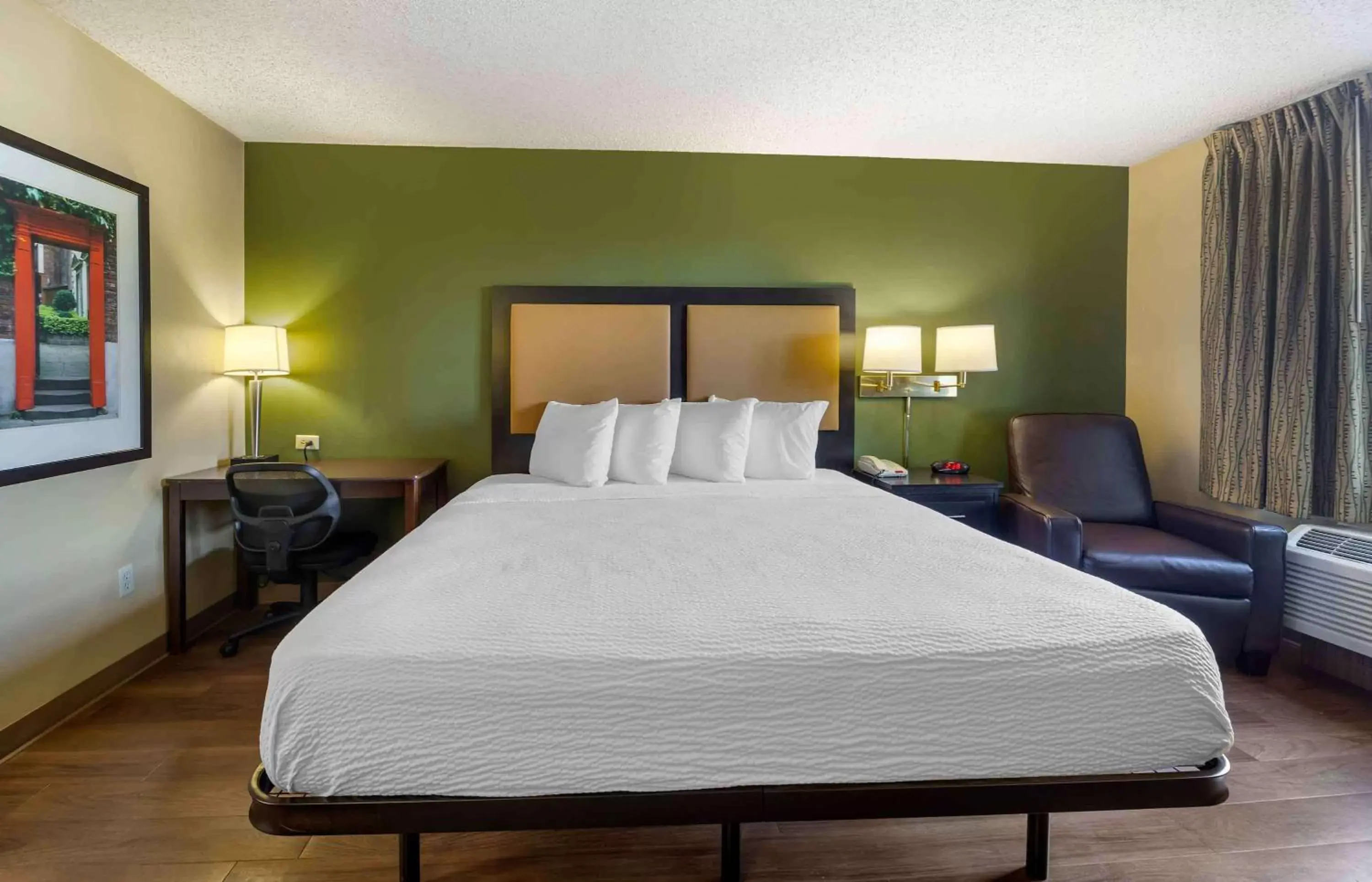 Bedroom, Bed in Extended Stay America Suites - Oklahoma City - NW Expressway