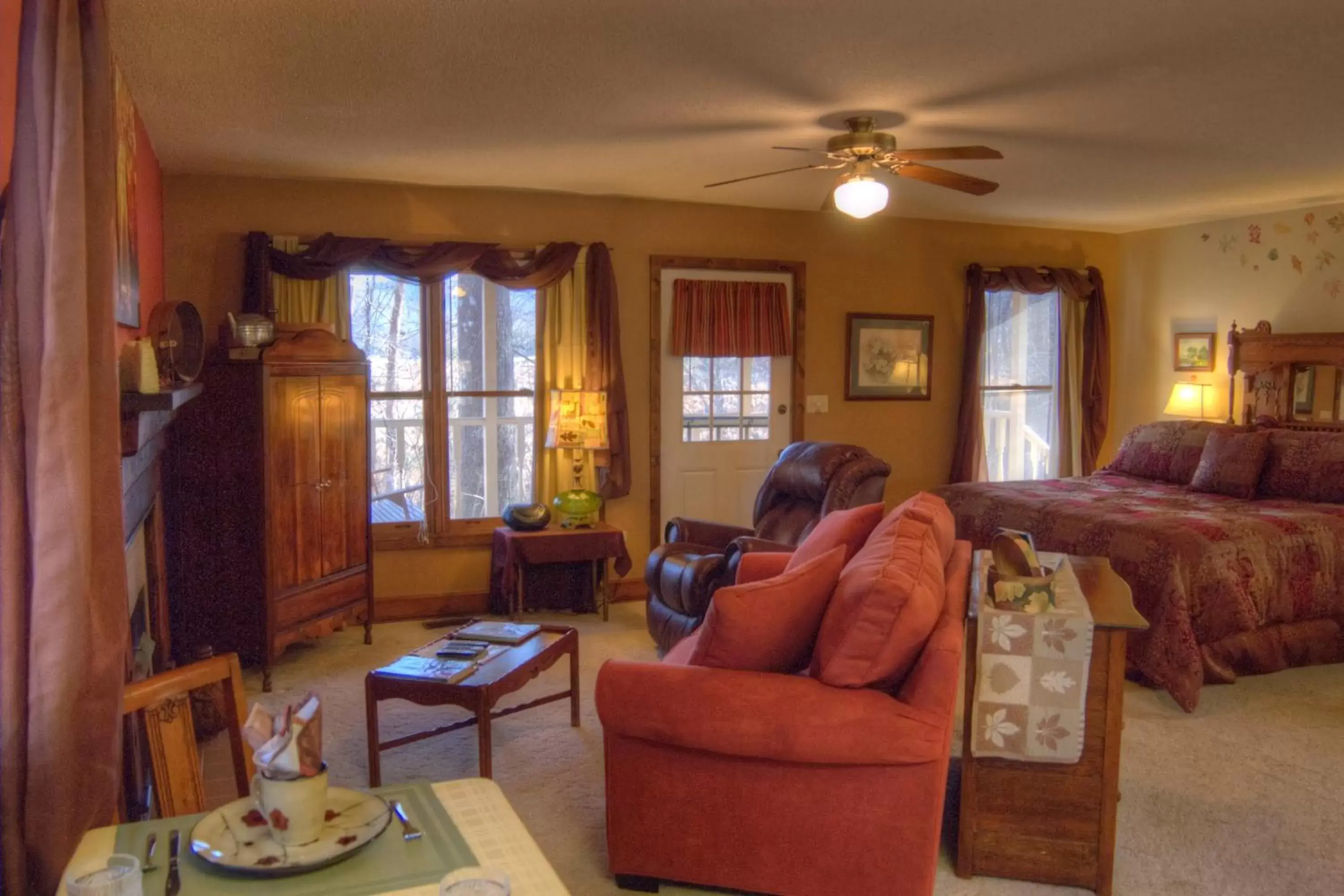 Photo of the whole room, Seating Area in Blue Mountain Mist Country Inn