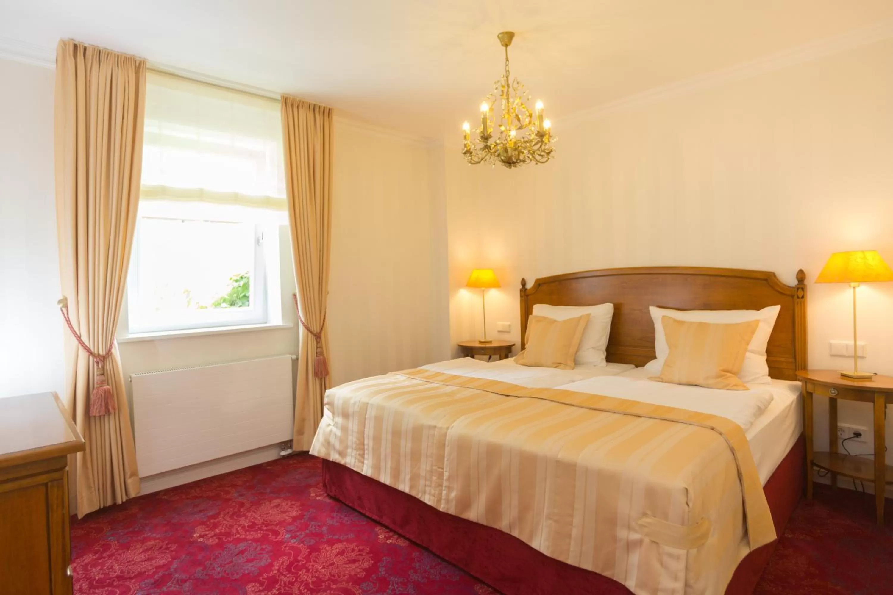 Photo of the whole room, Bed in Hotel Erbprinzenpalais