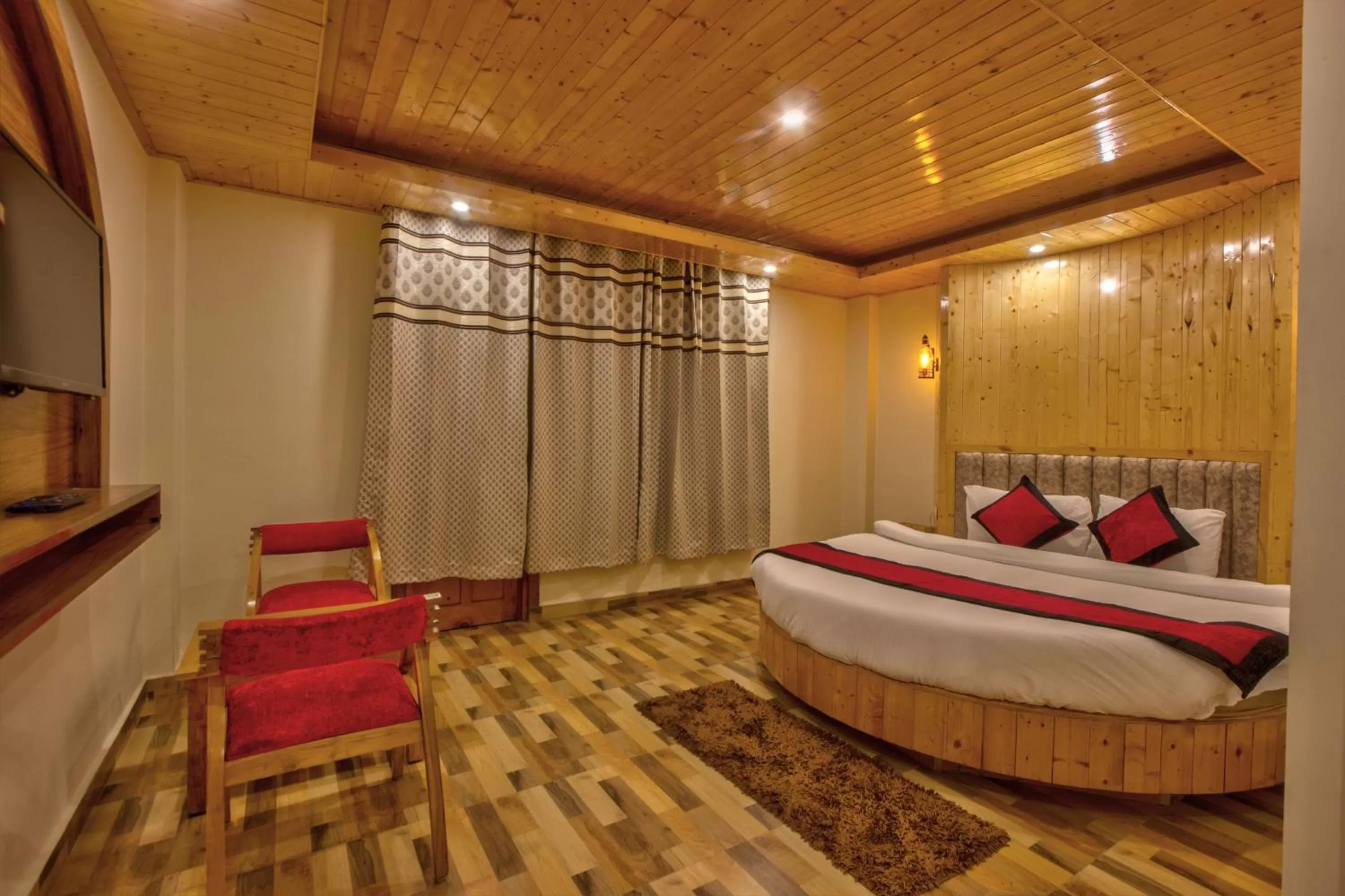 Bedroom, Bed in Snow City's Montana Blues Resort Manali - Heated & Air-Cooled Stay