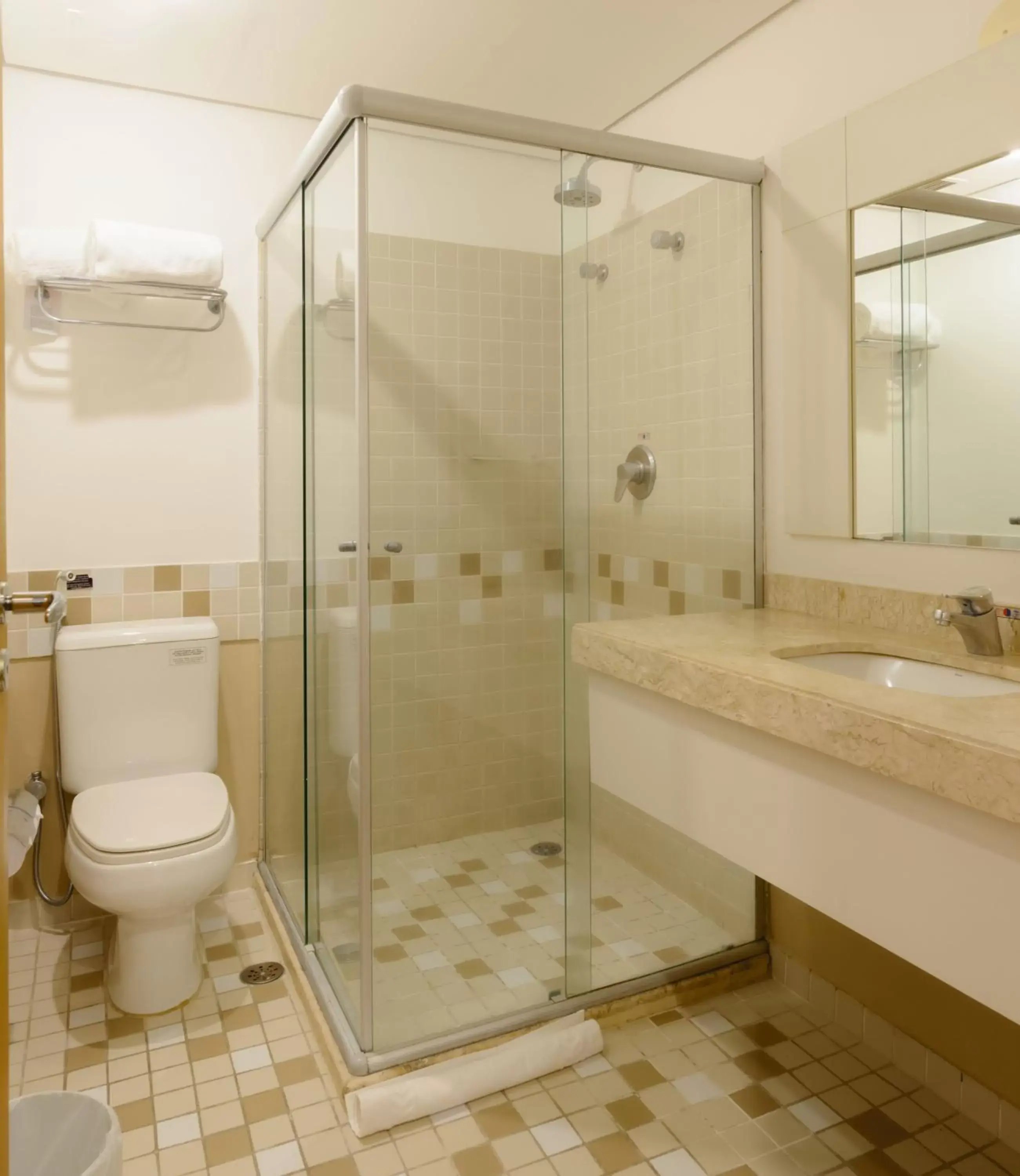 Bathroom in Comfort Suites Alphaville