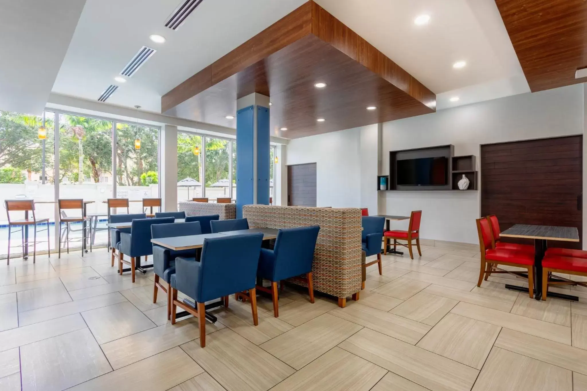 Breakfast, Restaurant/Places to Eat in Holiday Inn Express & Suites - Miramar, an IHG Hotel