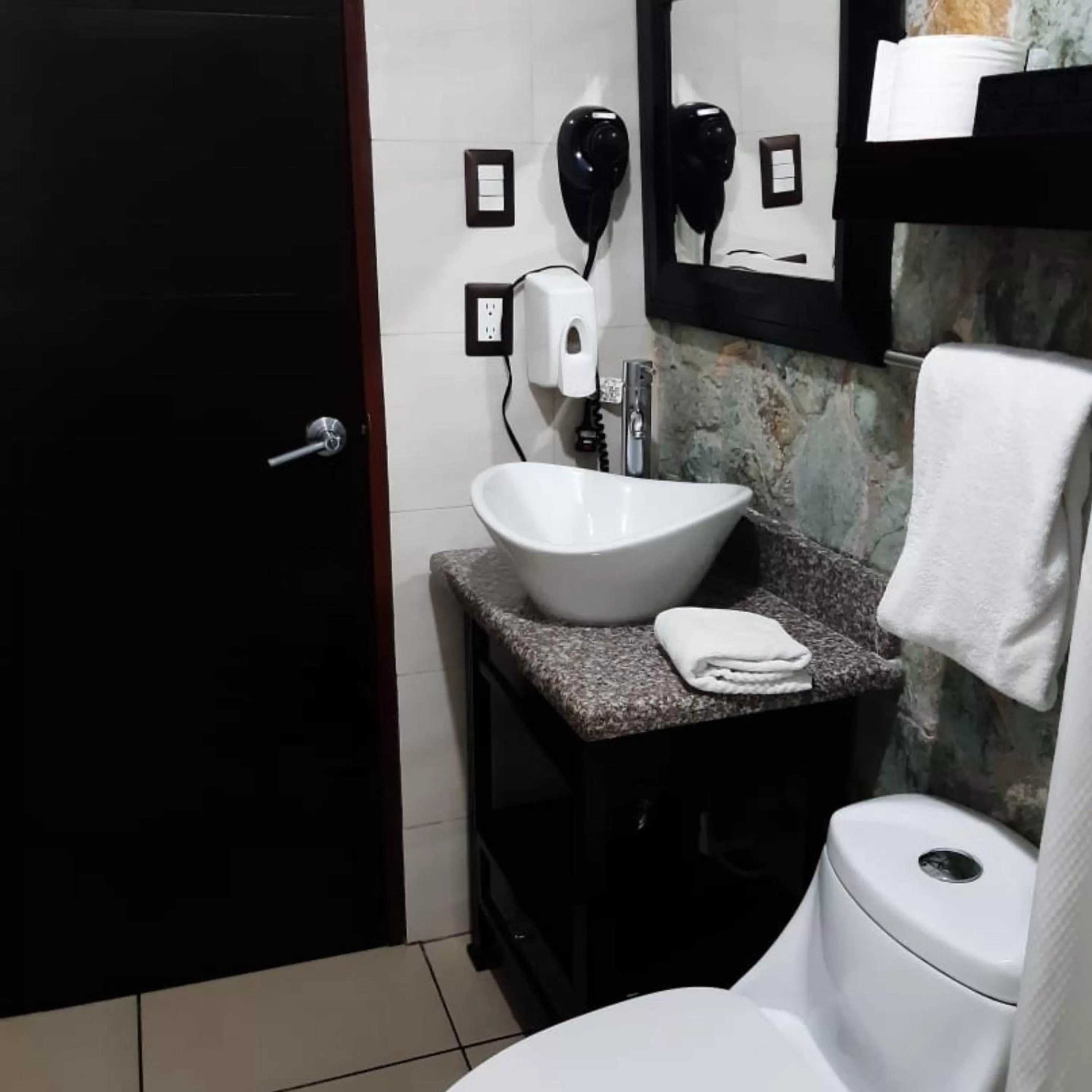 Bathroom in Hotel Villa Florencia Zona Rosa