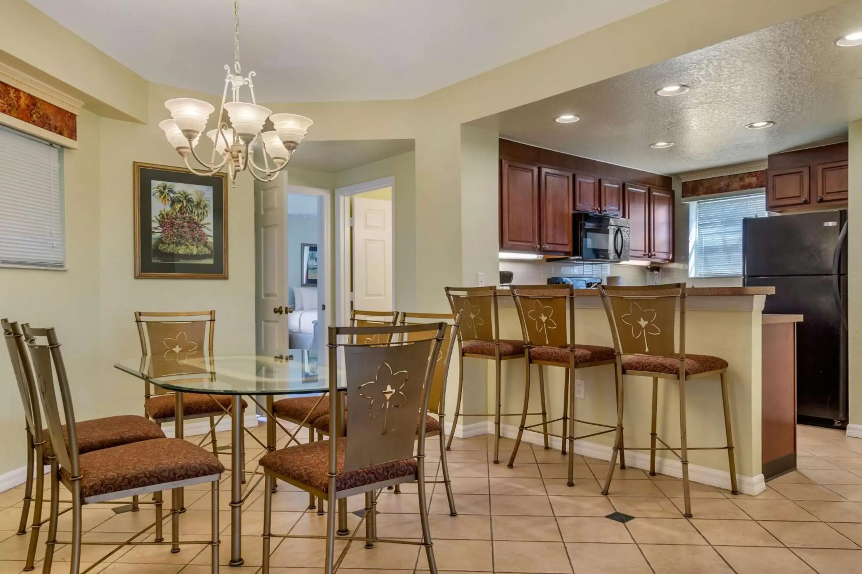 Kitchen or kitchenette, Dining Area in Hilton Vacation Club Mystic Dunes Orlando
