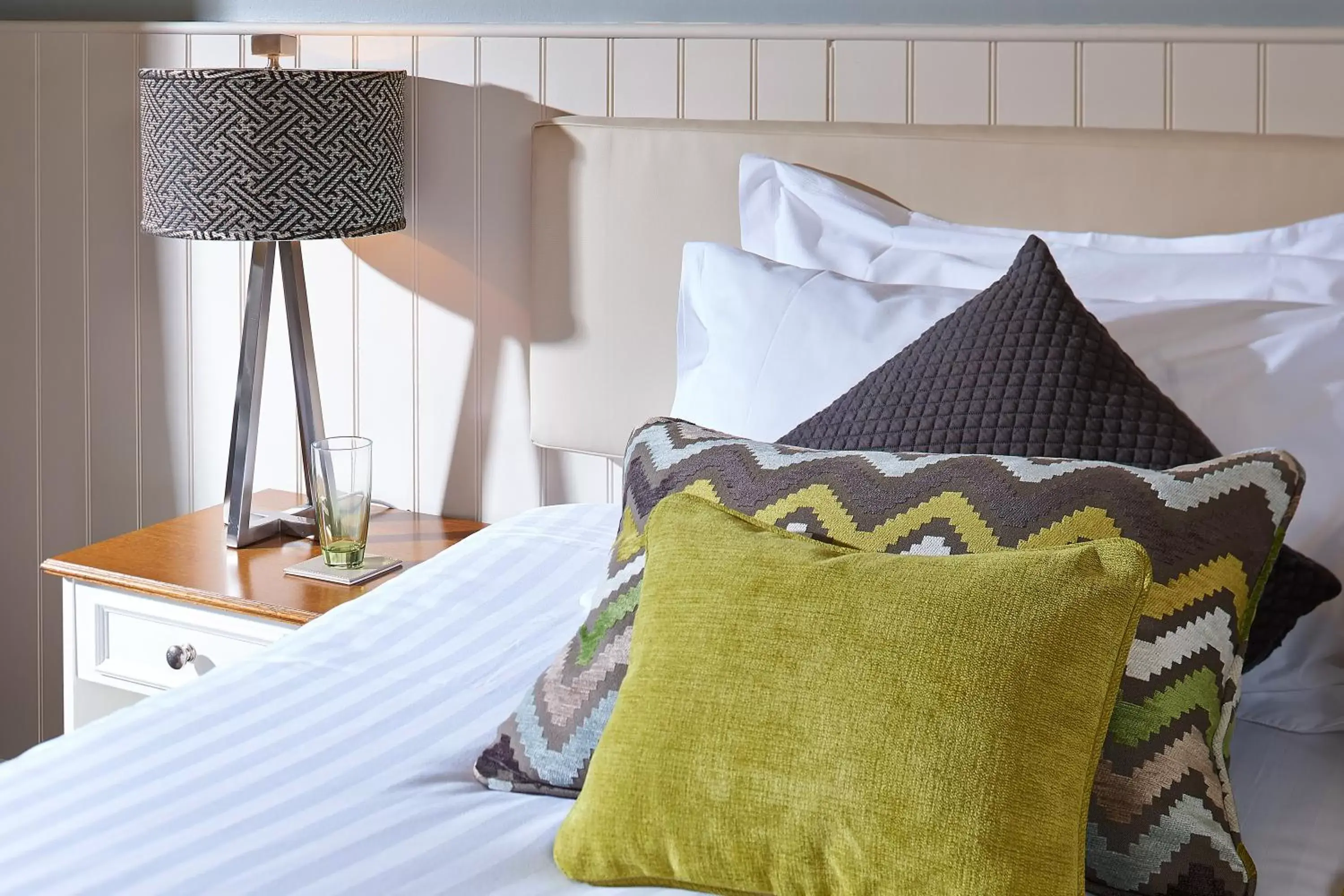 Small Double Room in Potters Heron Hotel Small Double Room in Potters Heron Hotel