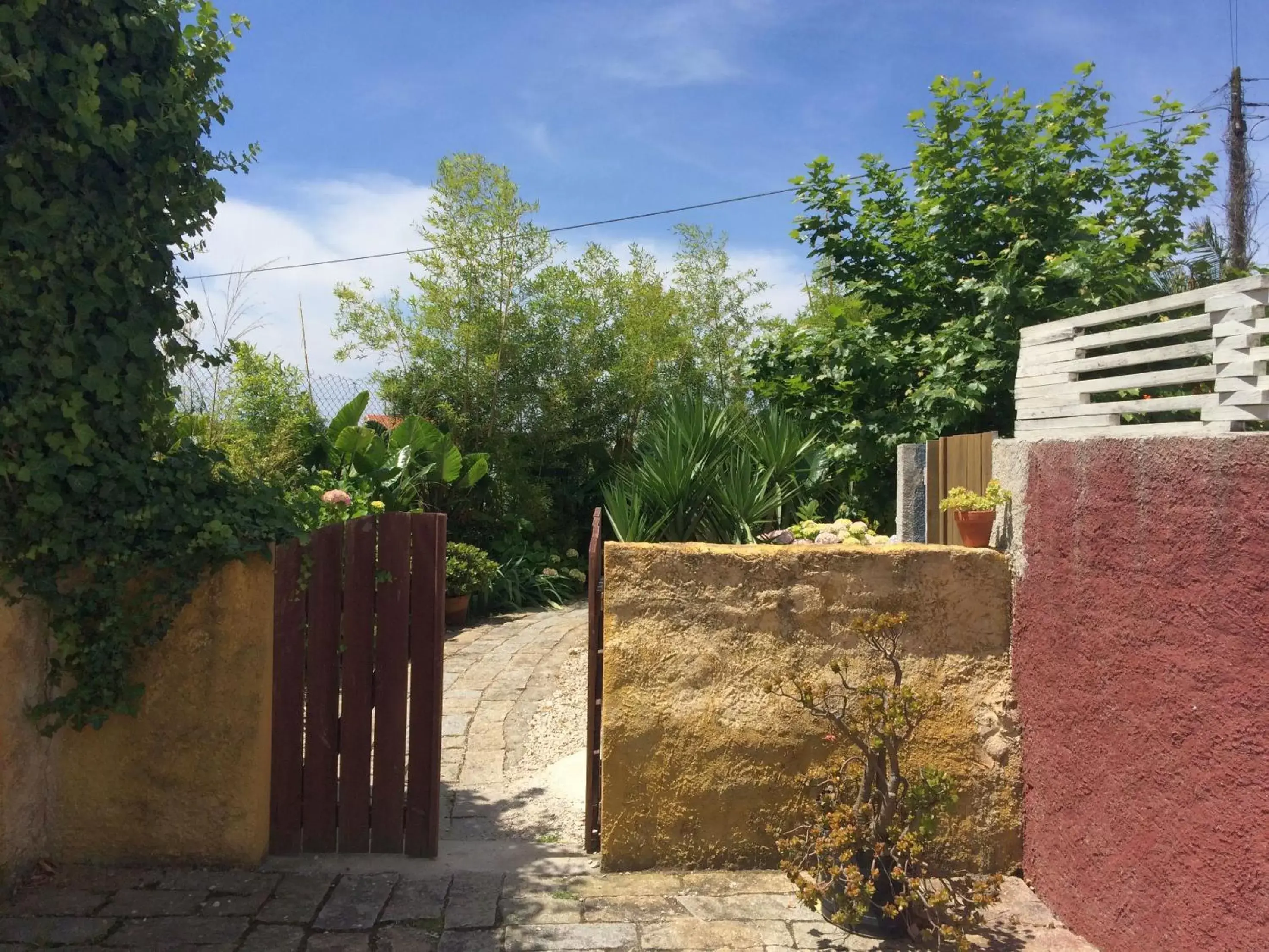 Facade/entrance, Property Building in Casa 3 Águias