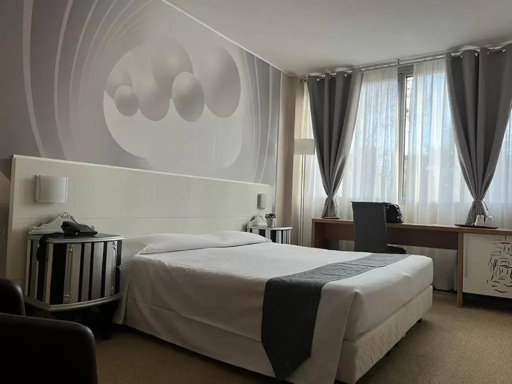 Bedroom, Bed in Hotel Sporting Brugherio