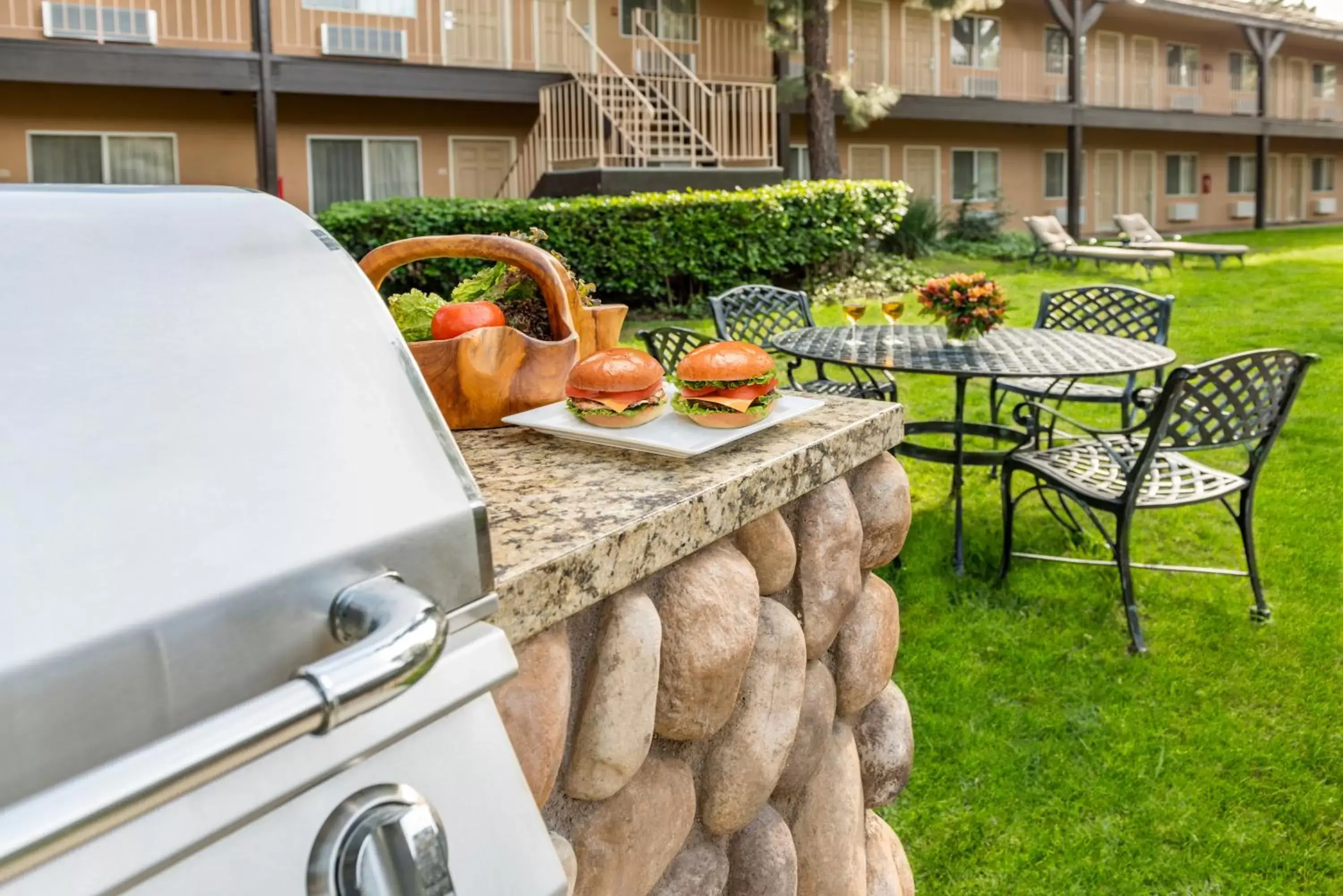 BBQ facilities in Ayres Lodge Alpine