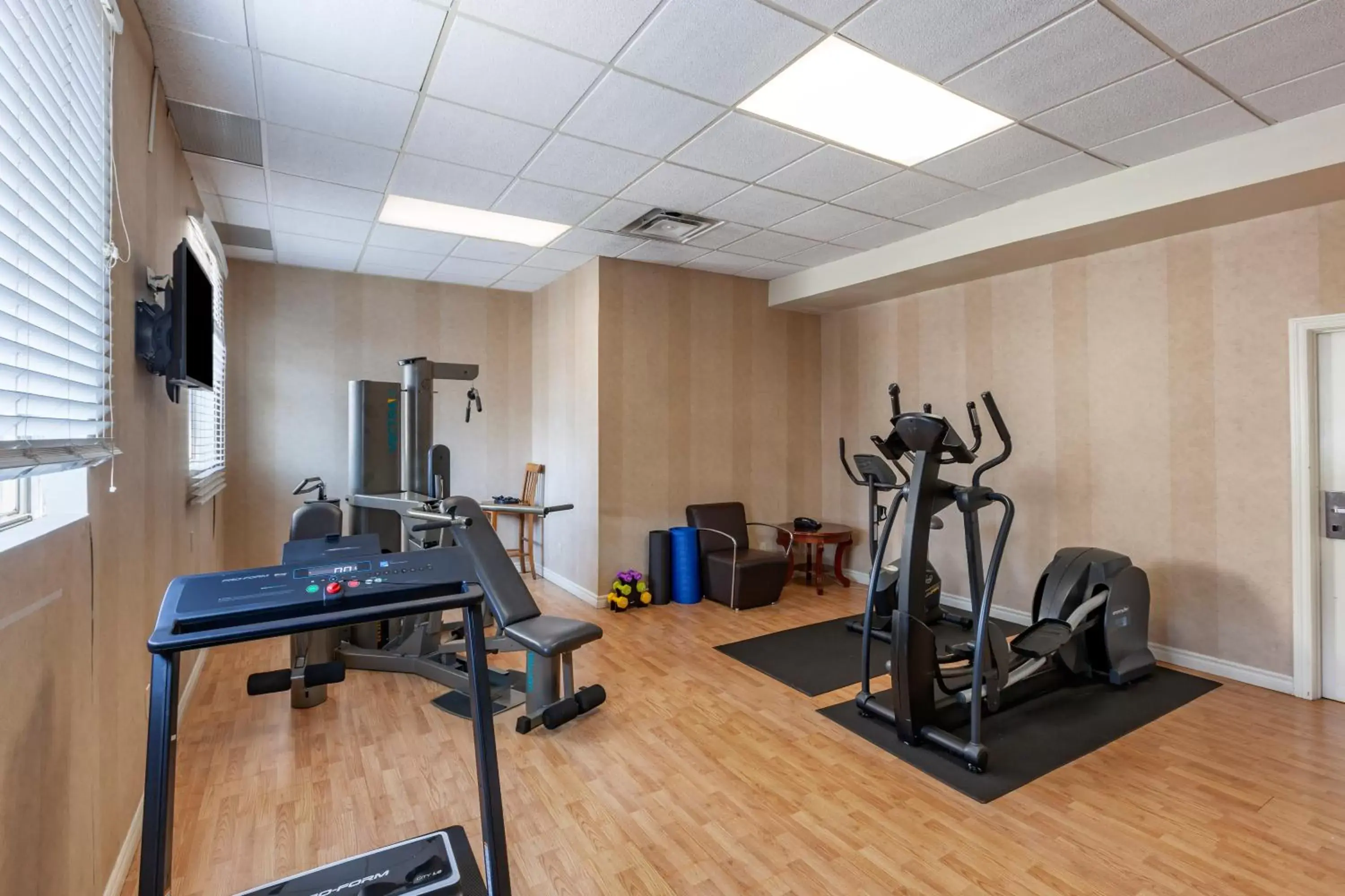 Property building, Fitness Center/Facilities in Quality Inn Toronto Airport