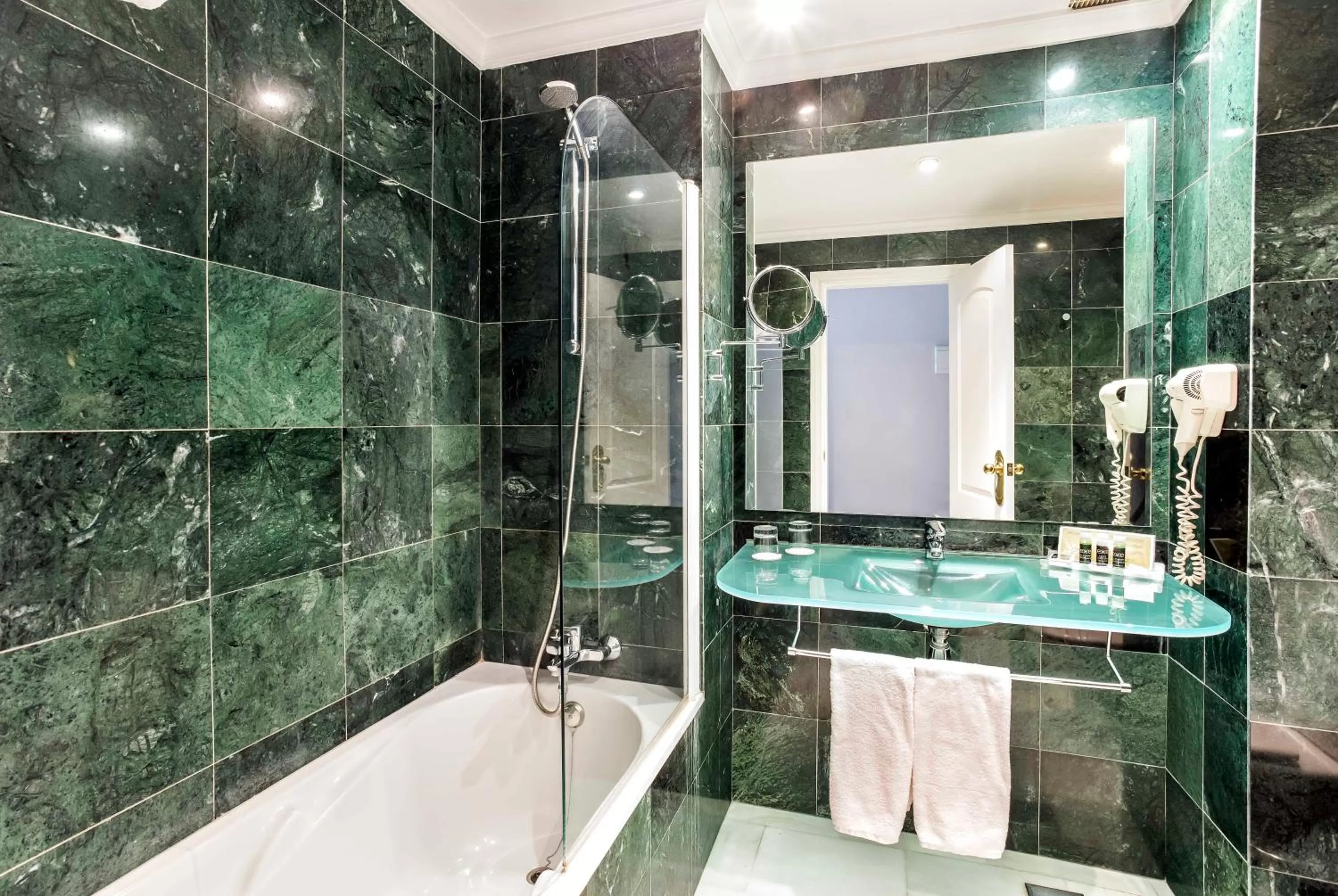 Bathroom in Exe Las Adelfas