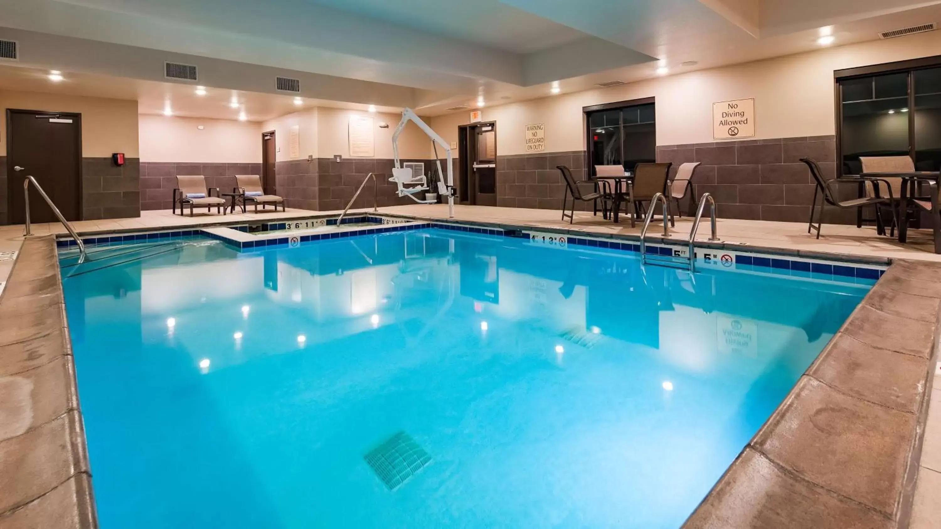 Pool view, Swimming Pool in Best Western Plus Overland Inn