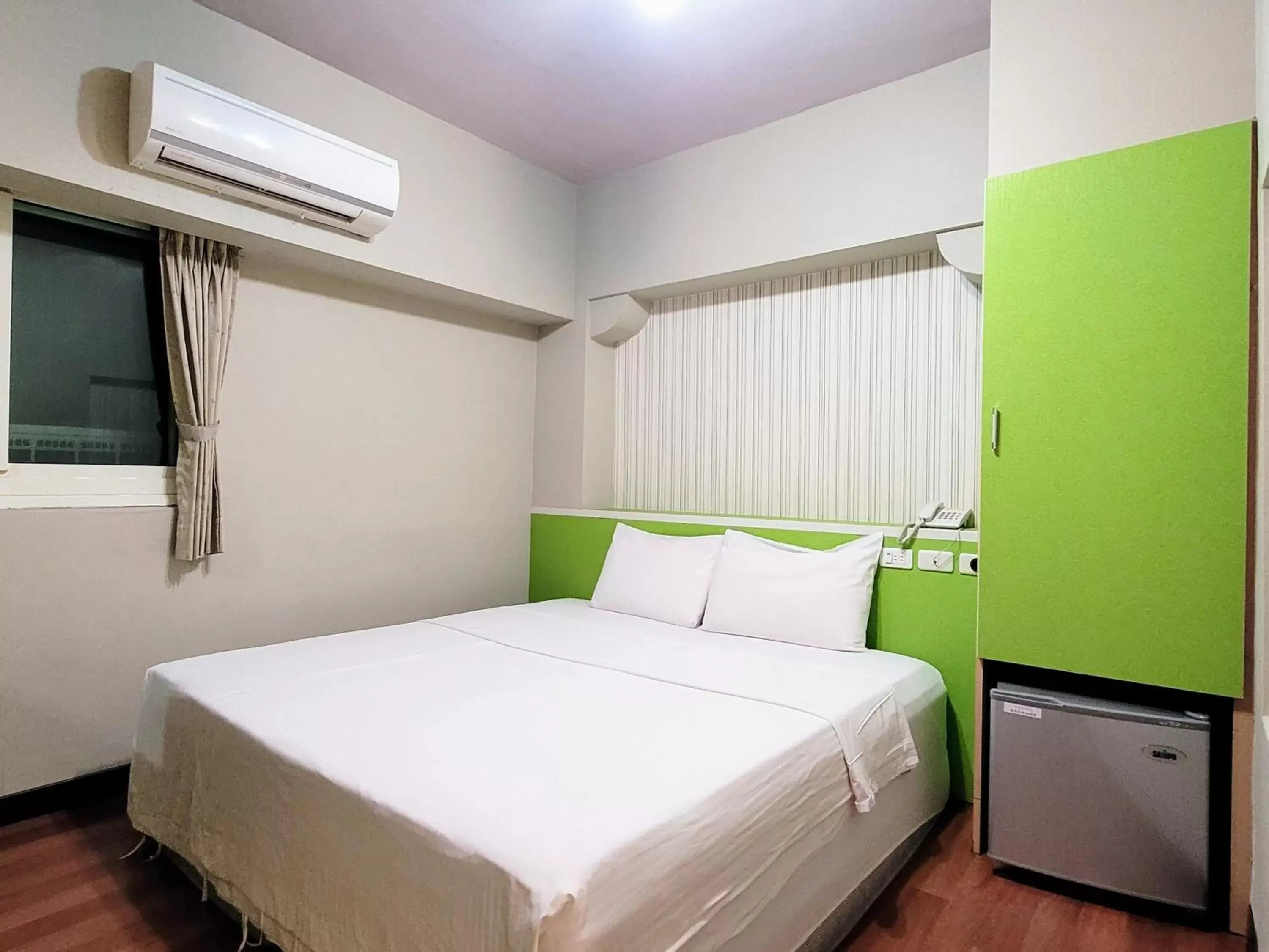 air conditioner, Bed in Hotel South Sea