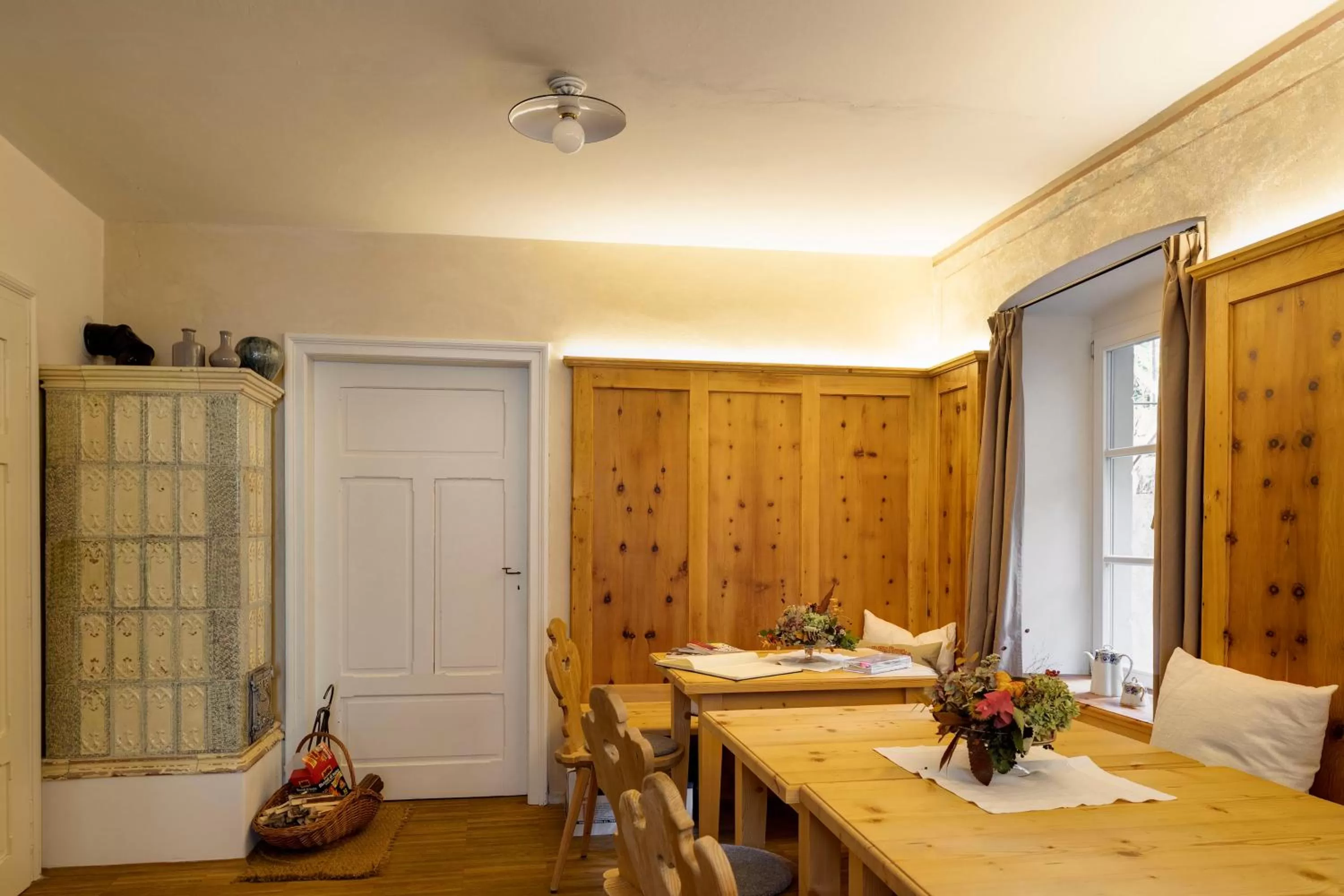 Communal lounge/ TV room in Villa Bergmann Suites Meran