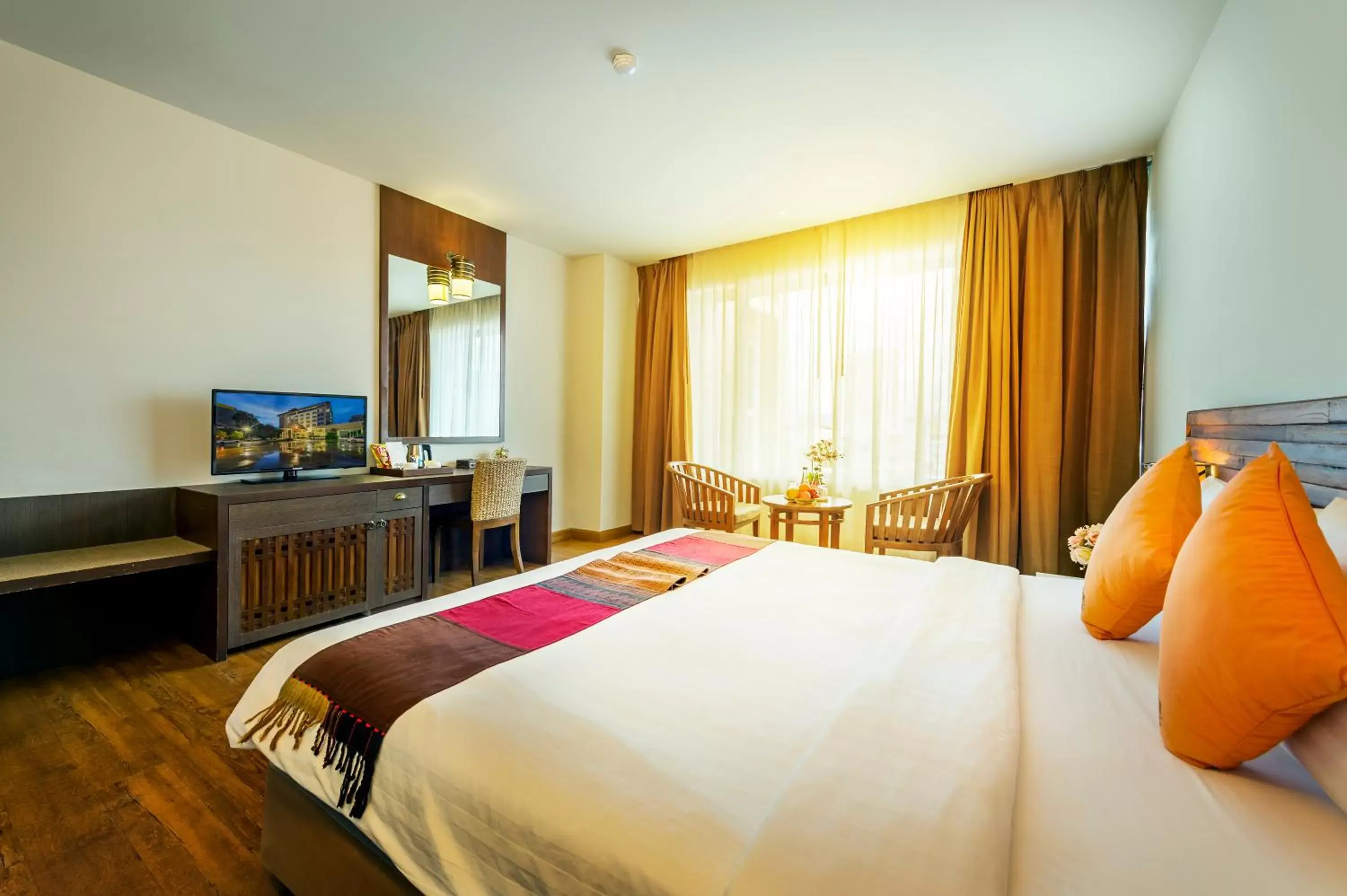 Bed in Buri Sriphu Hotel & Convention Centre