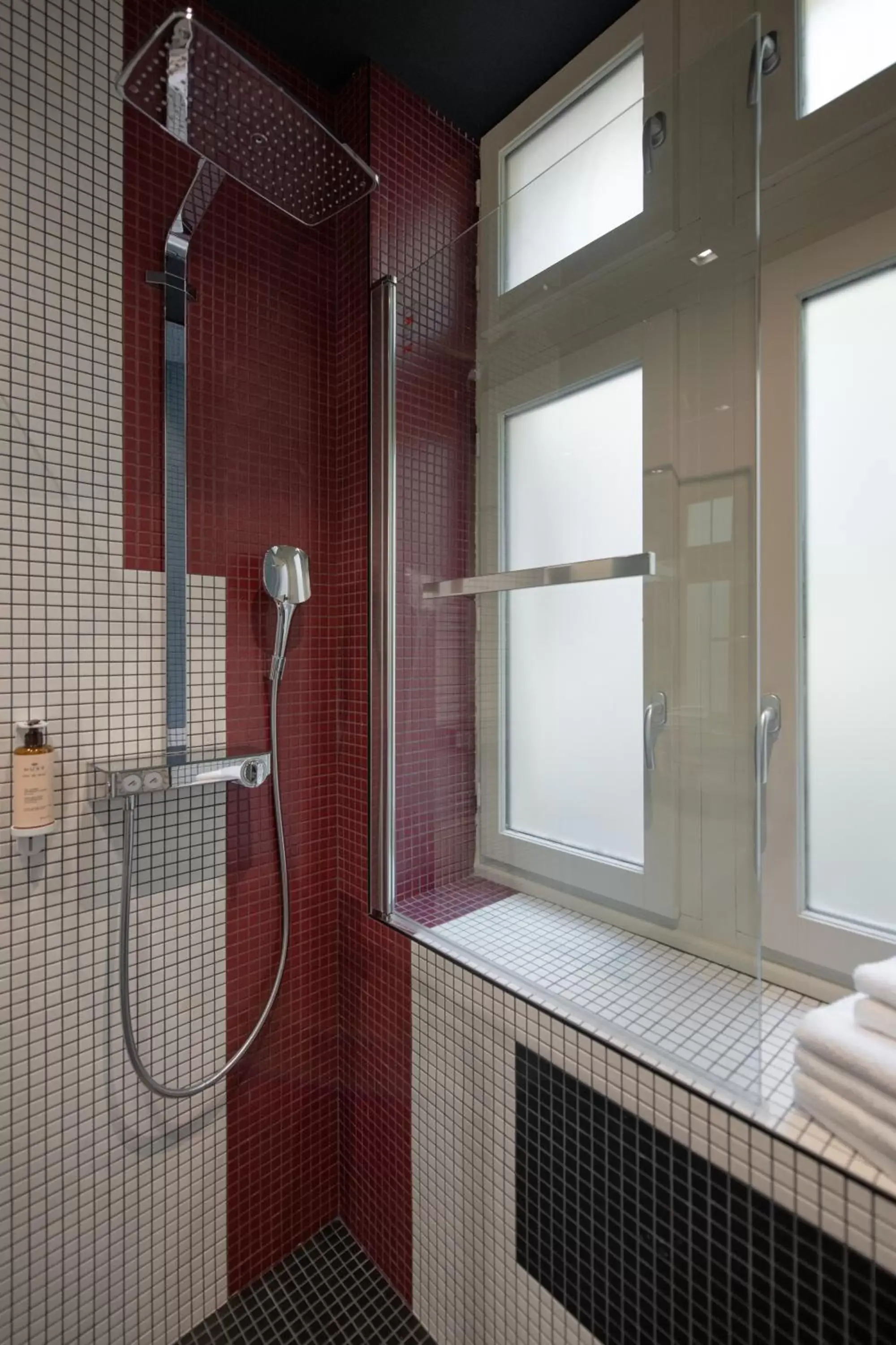 Shower, Bathroom in MiHotel Saint Jean