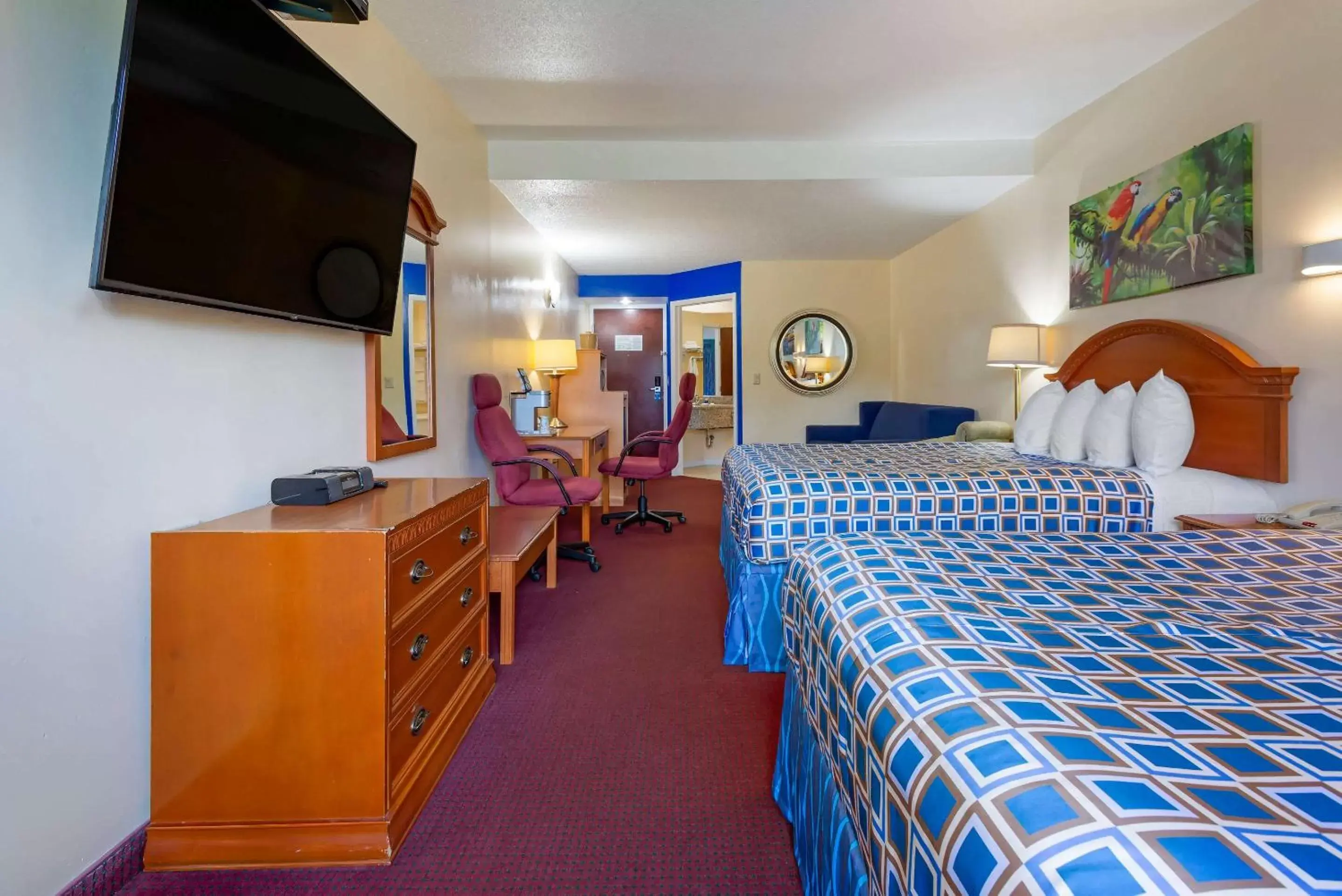 Bedroom in Rodeway Inn & Suites New Paltz- Hudson Valley